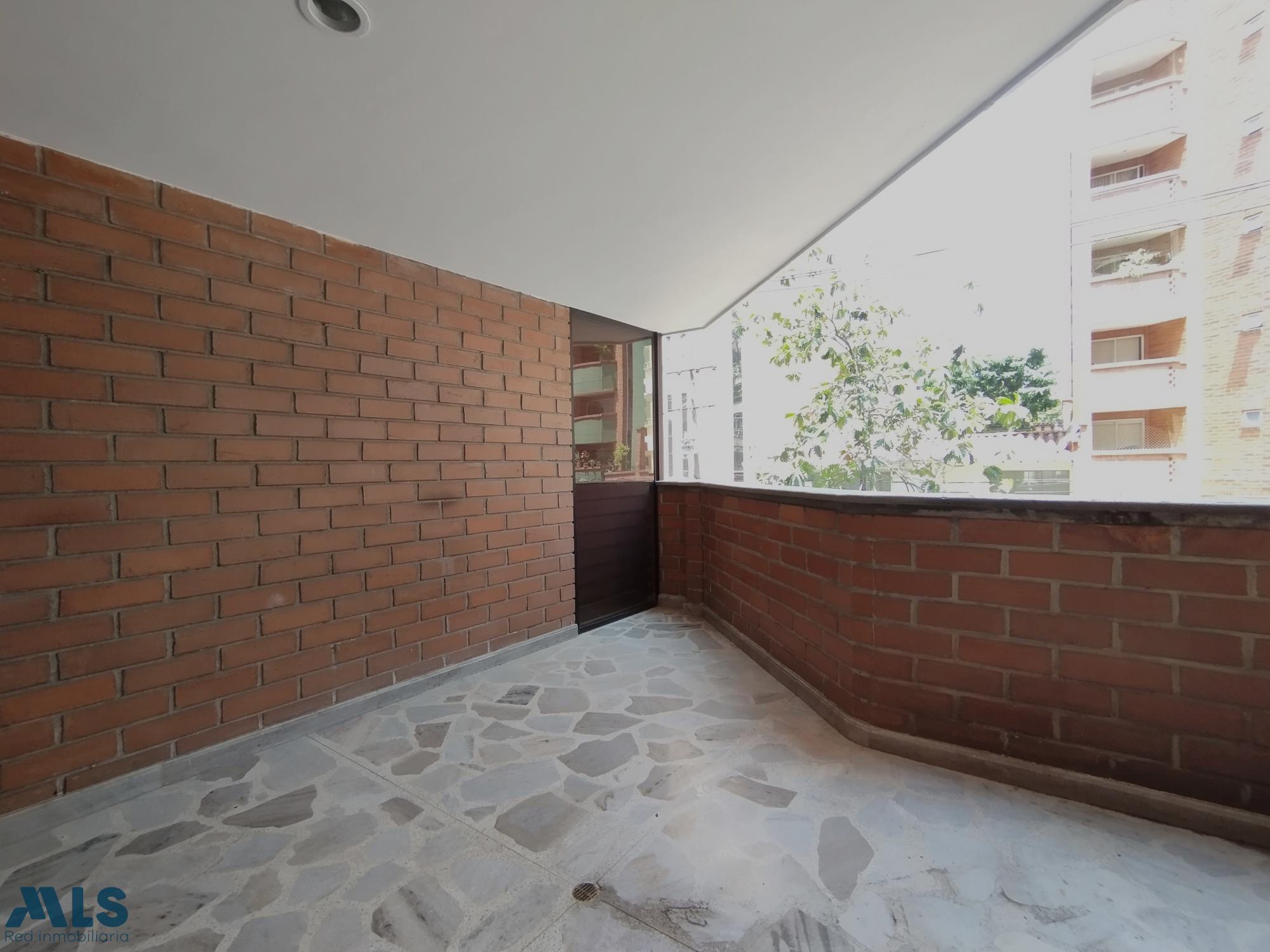 Amplio apartamento en el corazón de Laureles medellin - santa teresita