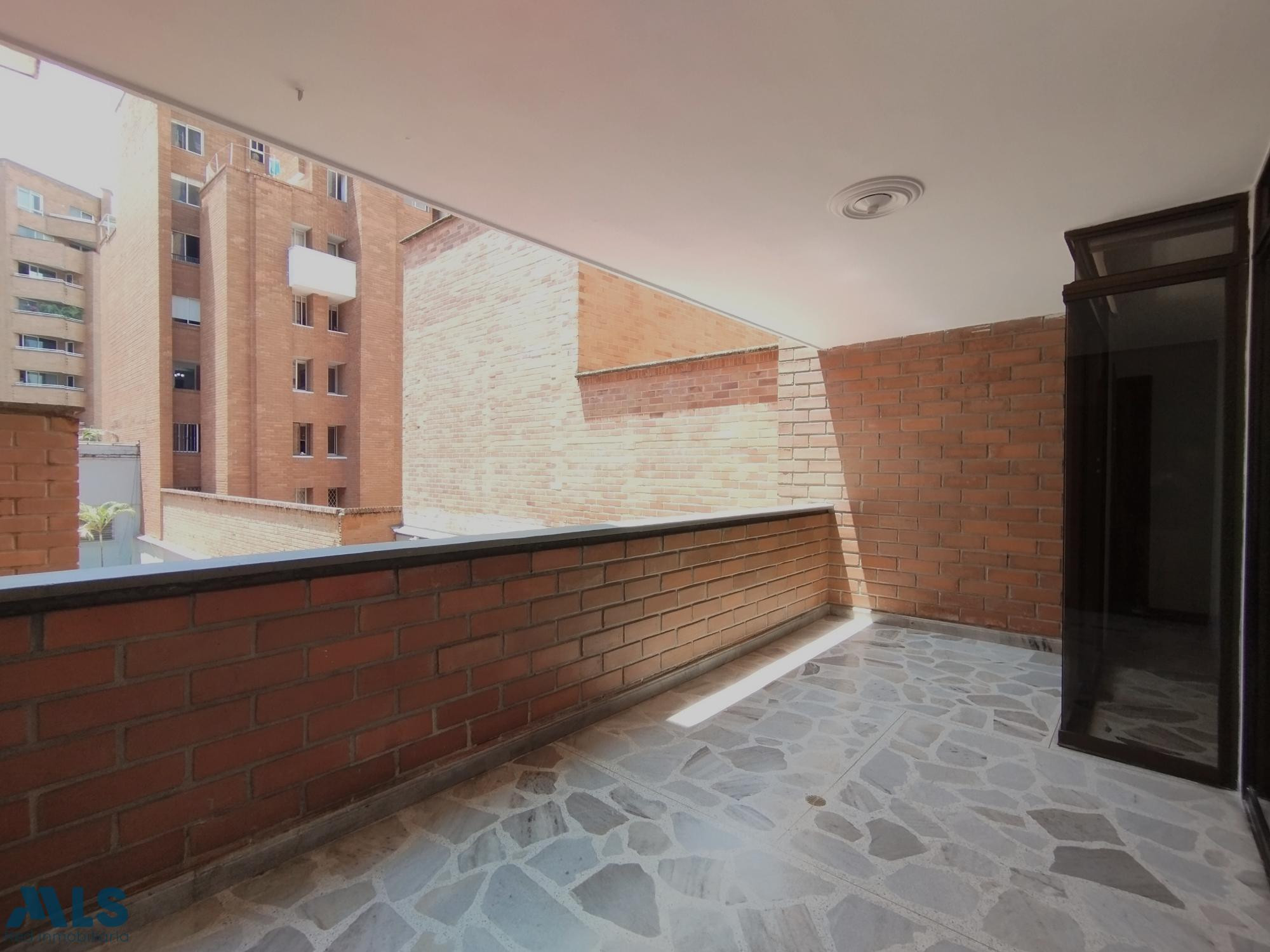 Amplio apartamento en el corazón de Laureles medellin - santa teresita