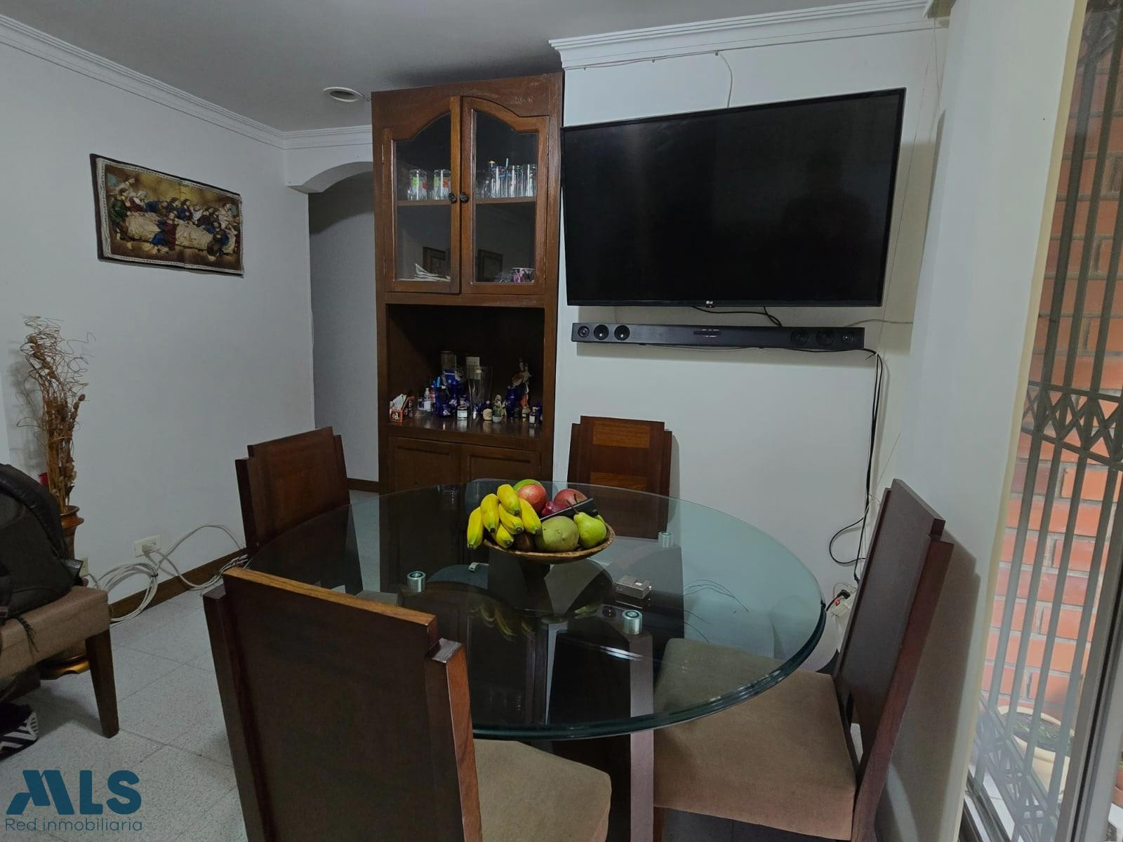 Apartamento con gran potencial para remodelar en Suramericana medellin - suramericana