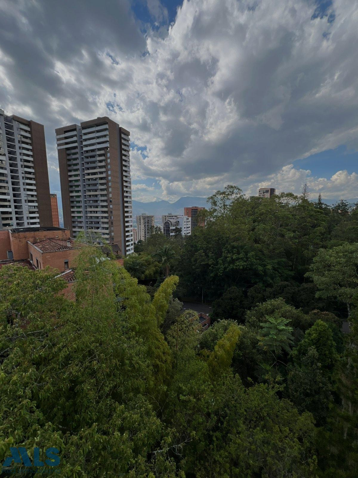 Dúplex 211 m² en El Poblado, 3 hab, balcón y vista, cerca a Centro Comercial El Tesor medellin - los balsos no 1