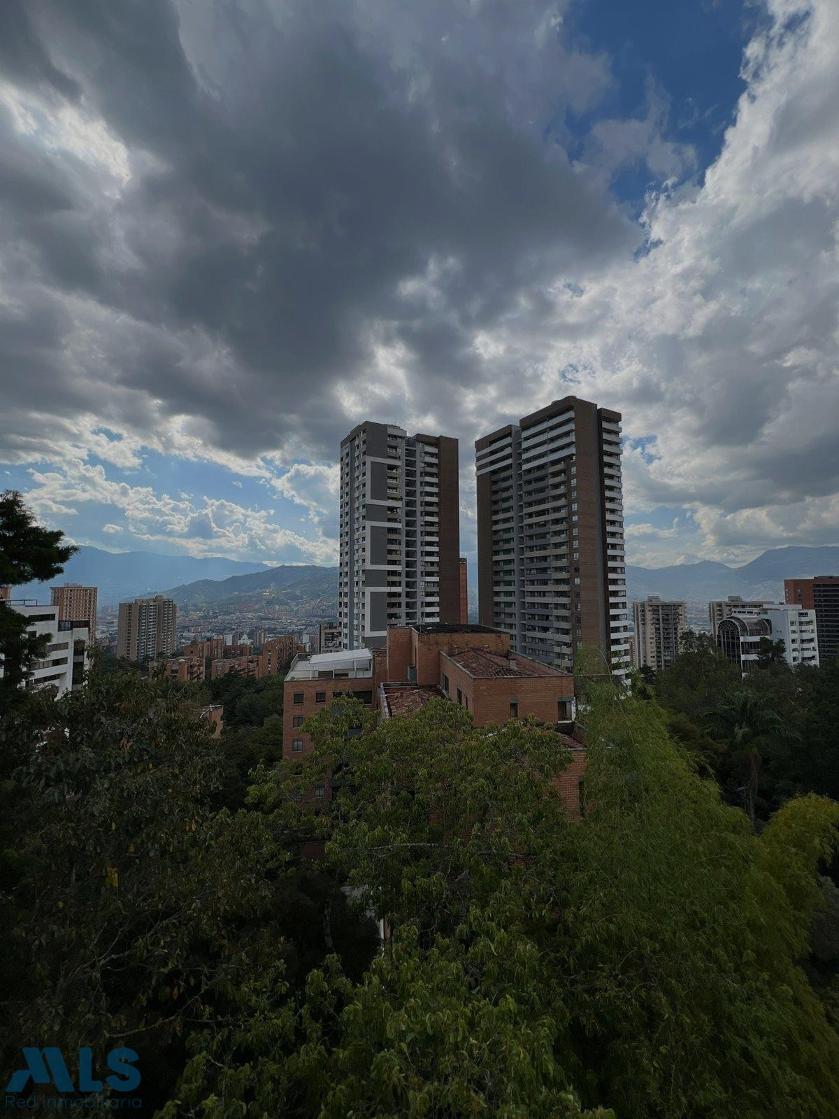 Dúplex 211 m² en El Poblado, 3 hab, balcón y vista, cerca a Centro Comercial El Tesor medellin - los balsos no 1