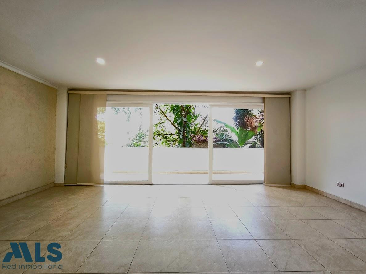 APARTAMENTO EN CASTROPOL CON TERRAZA Y BALCÓN. medellin - castropol