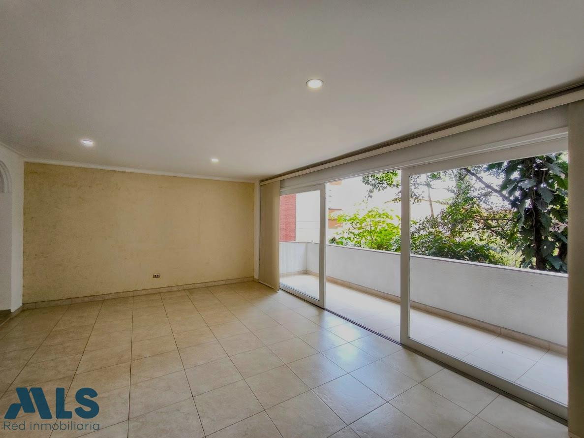 APARTAMENTO EN CASTROPOL CON TERRAZA Y BALCÓN. medellin - castropol