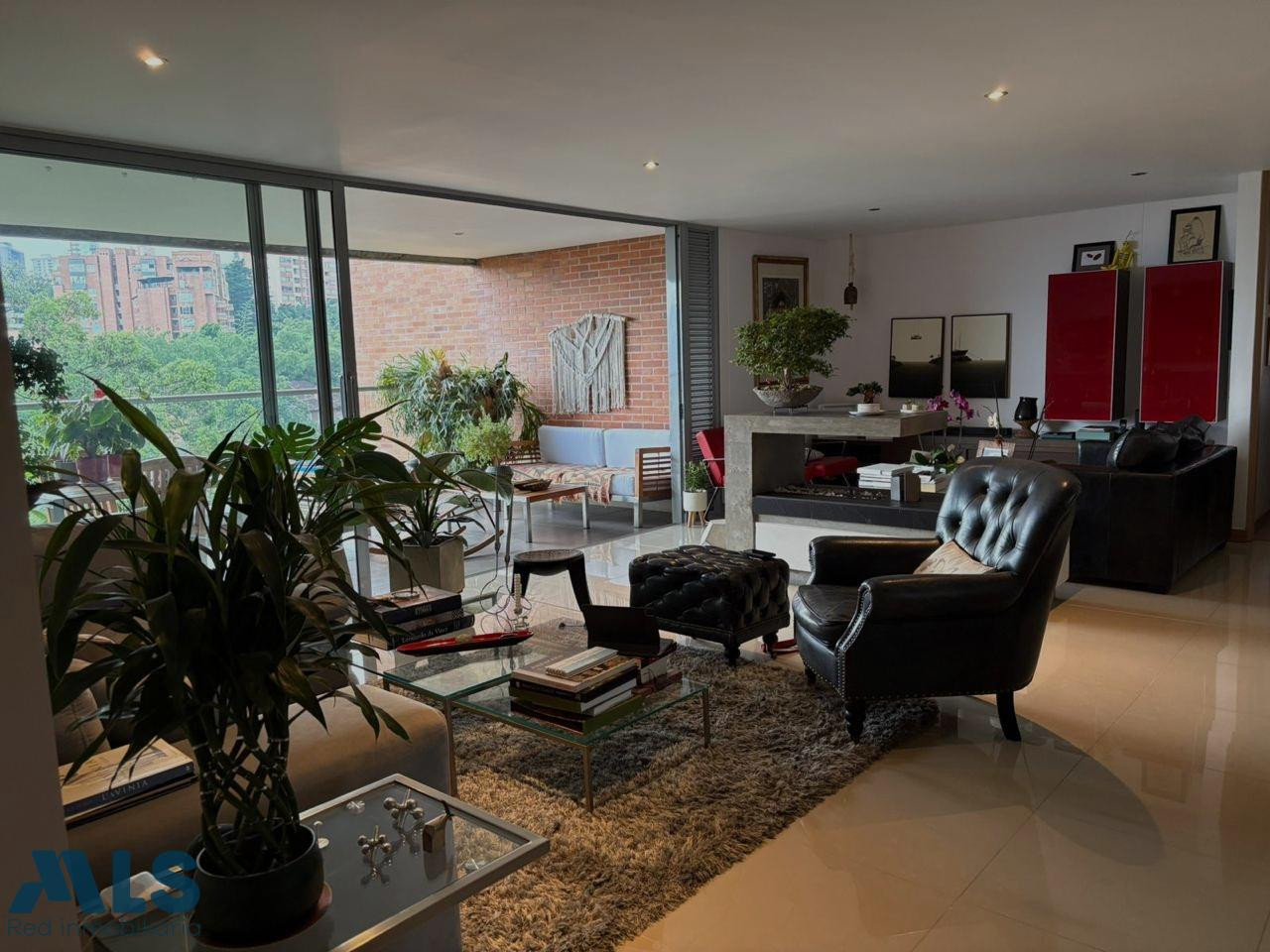 HERMOSA UNIDAD CERCA A LA FRONTERA BENEDICTINOS envigado - loma de benedictinos