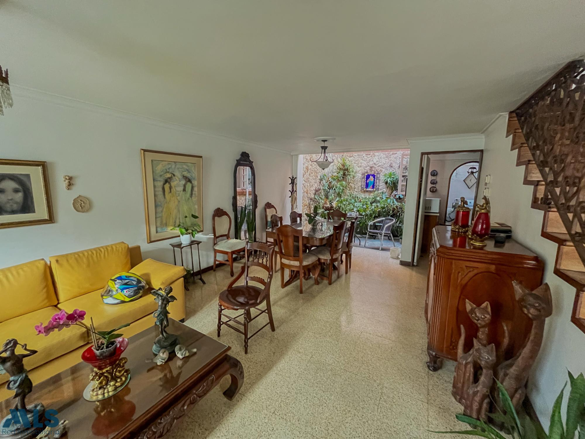 Casa en el poblado con excelente ubicación para remodelar medellin - las lomas no 2