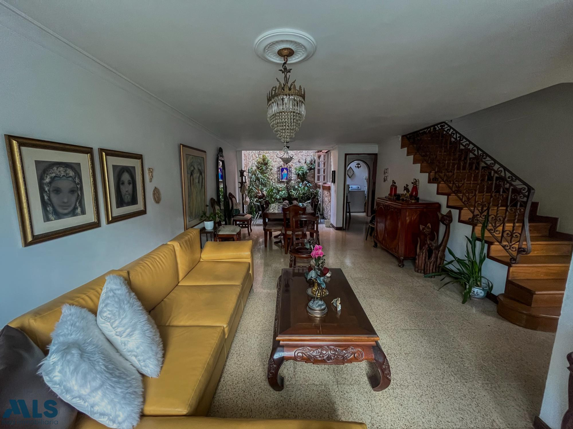 Casa en el poblado con excelente ubicación para remodelar medellin - las lomas no 2