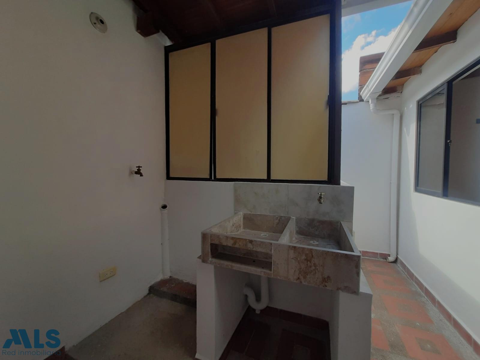 apto en buen precio para negociar medellin - aranjuez