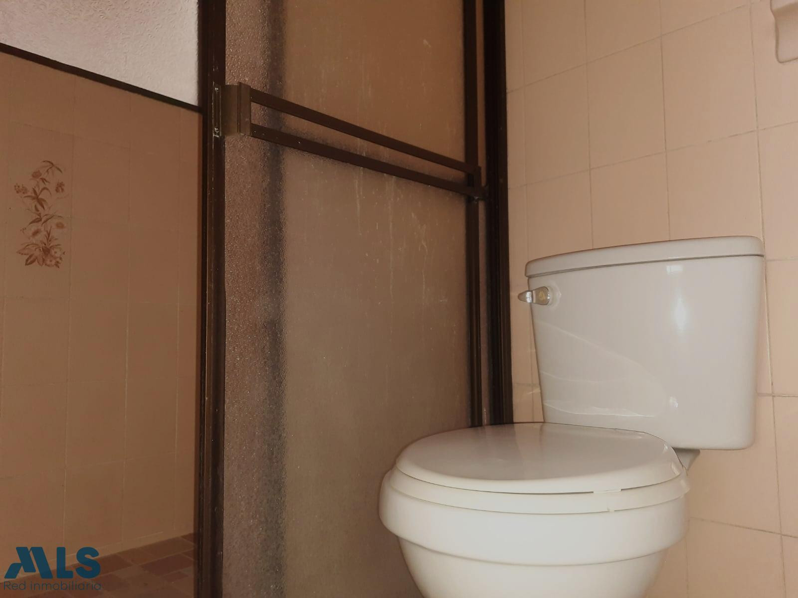 apto en buen precio para negociar medellin - aranjuez