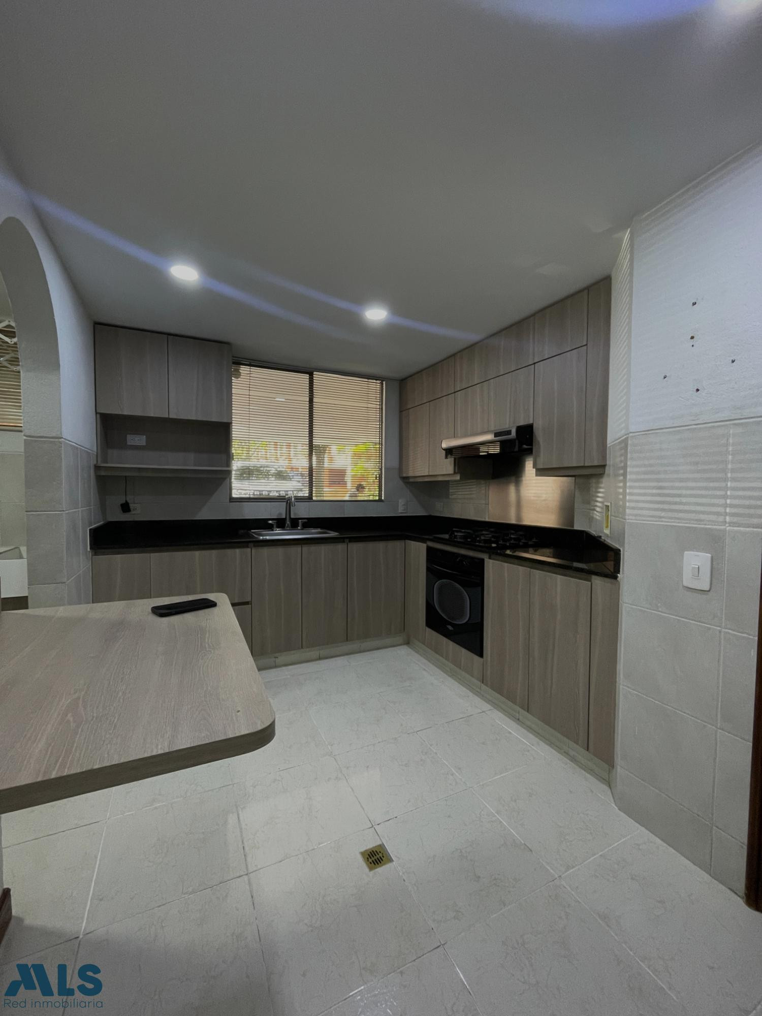 CASA DE 2 NIVELES, CON JARDIN, ENVIGADO, LOMA DE BENEDICTINOS envigado - loma de benedictinos