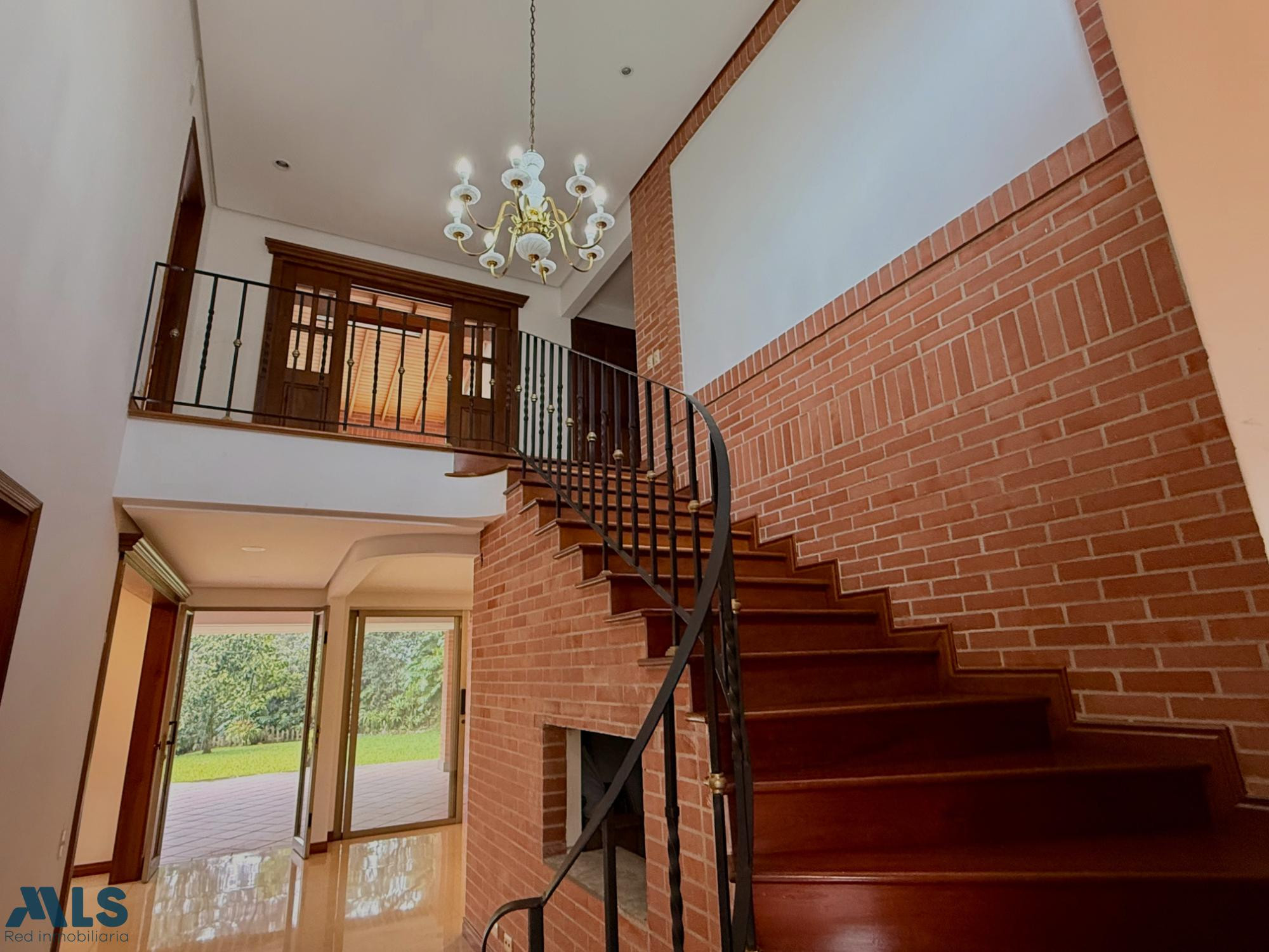 Hermosa casa con amplio jardín en la Calera medellin - la calera