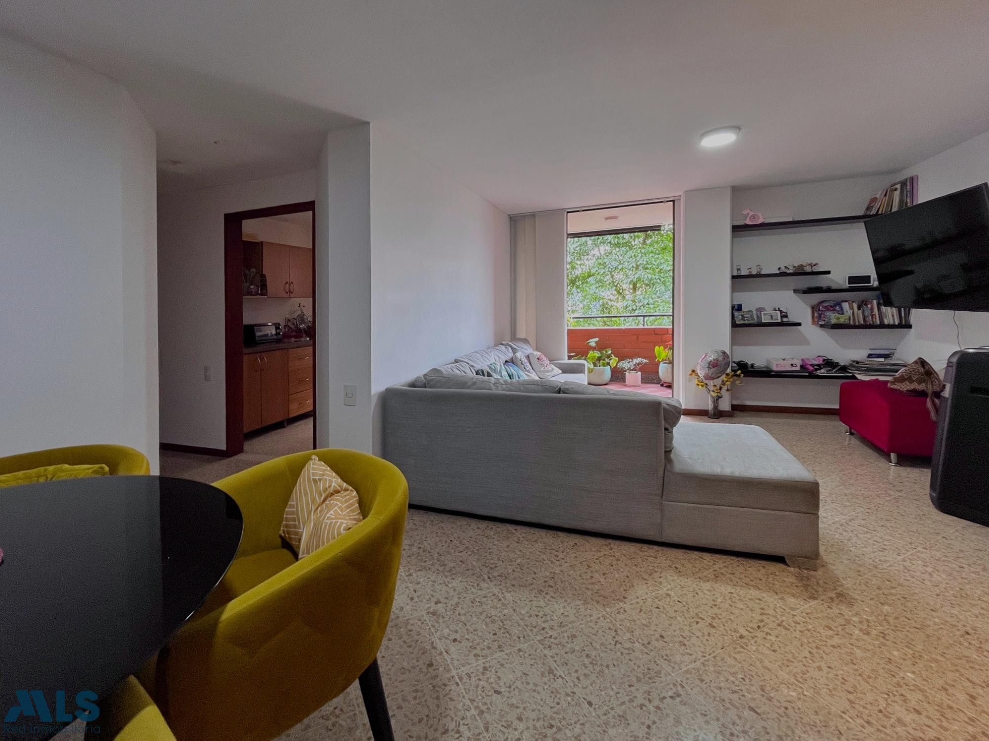 Apartamento a media cuadra de la av el Poblado. medellin - castropol