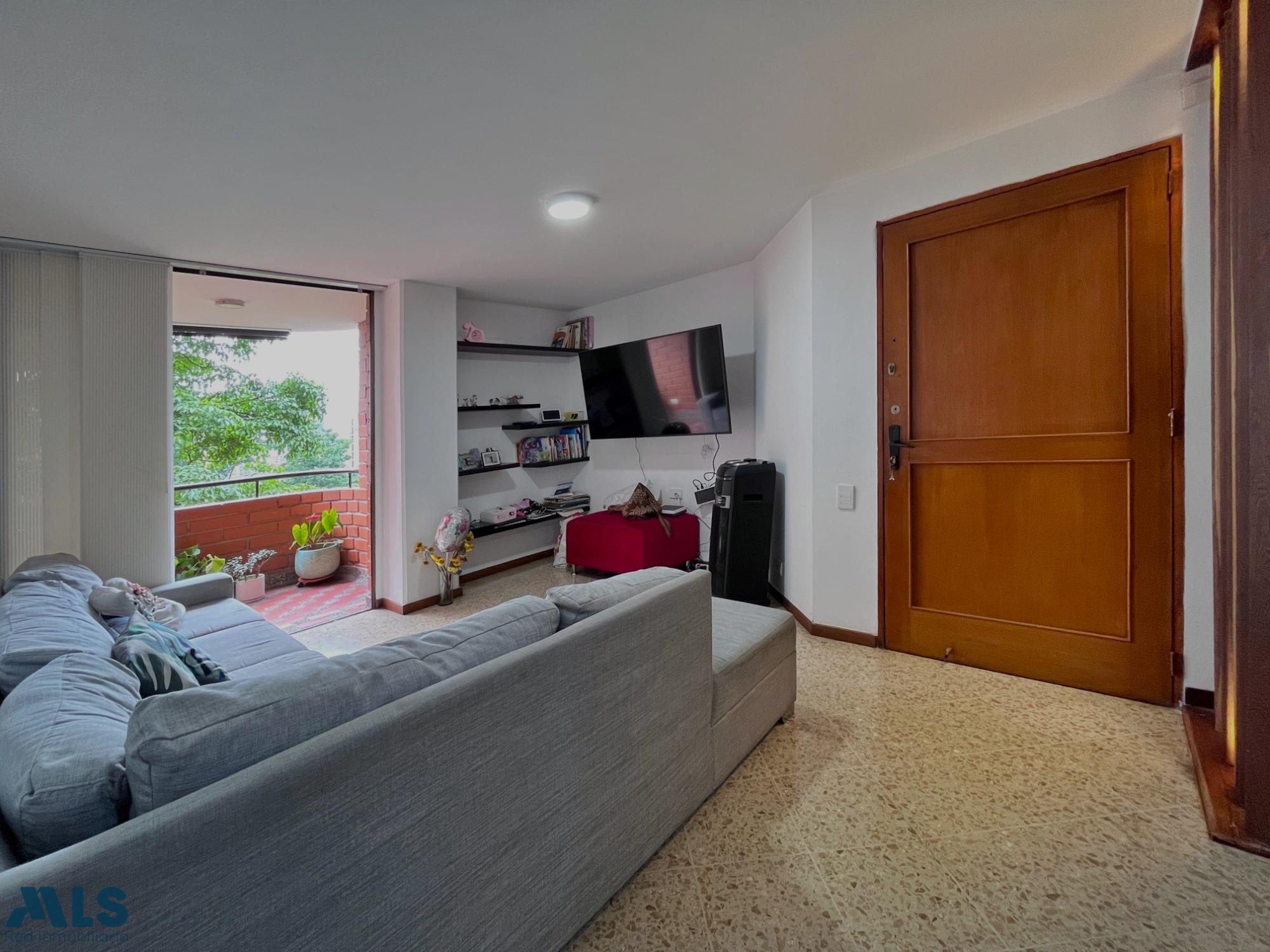 Apartamento a media cuadra de la av el Poblado. medellin - castropol