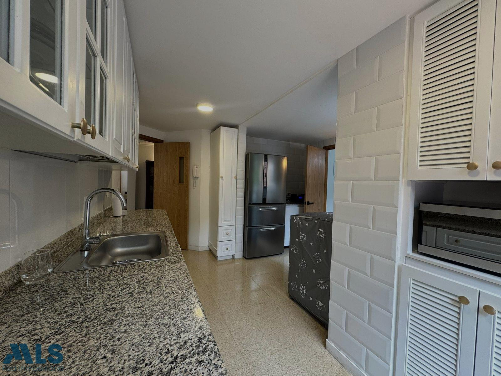 Apto con terraza a pasos de Milla de Oro, Poblado medellin - la tomatera