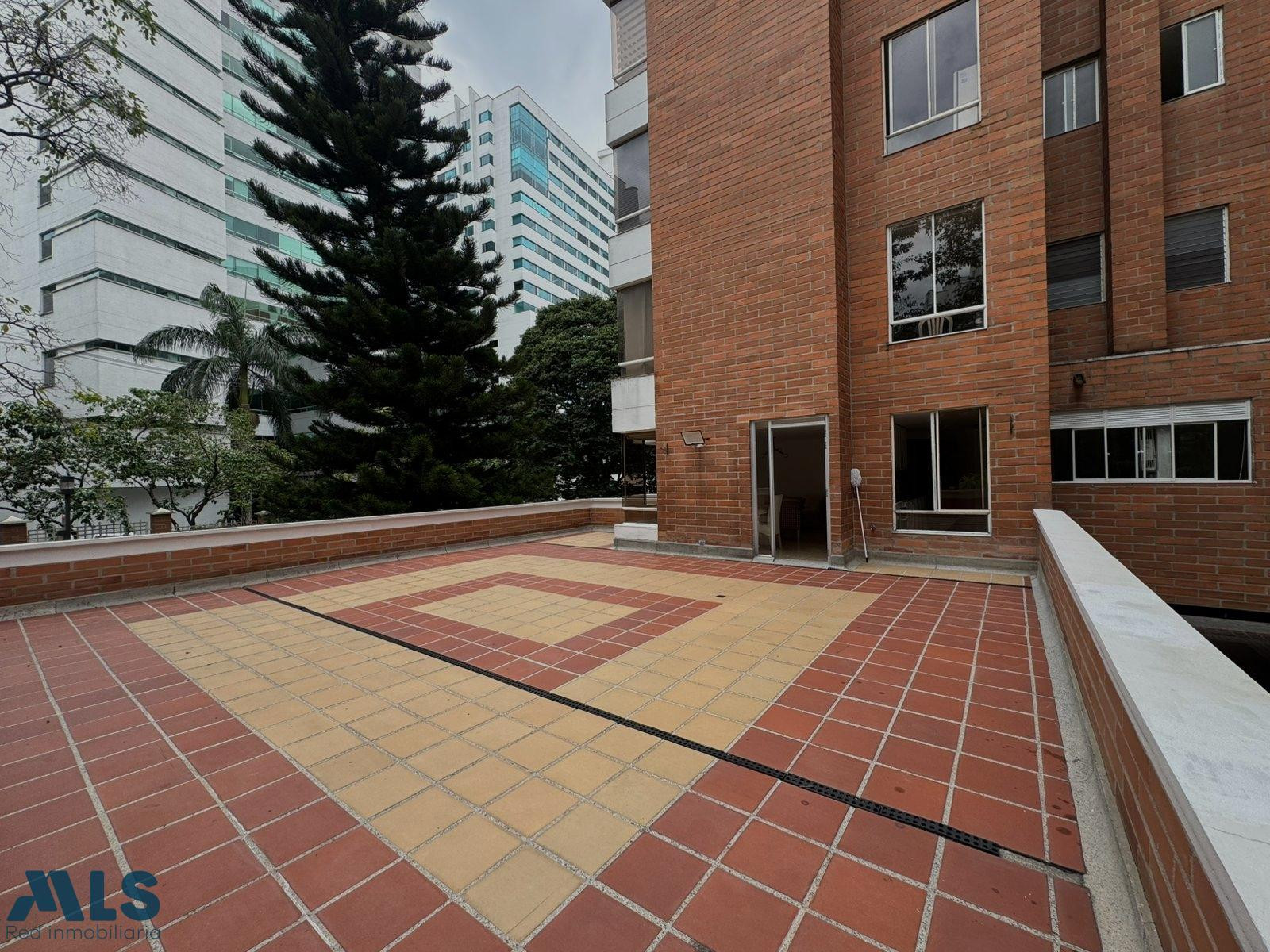Apto con terraza a pasos de Milla de Oro, Poblado medellin - la tomatera