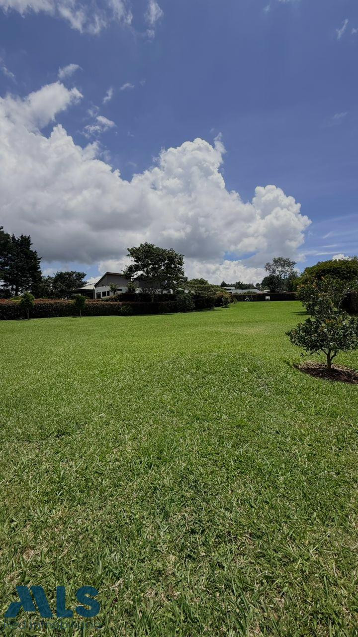 HERMOSO LOTE PARA CONSTRUIR LA CASA DE TUS SUEÑOS el-carmen - v aguas claras