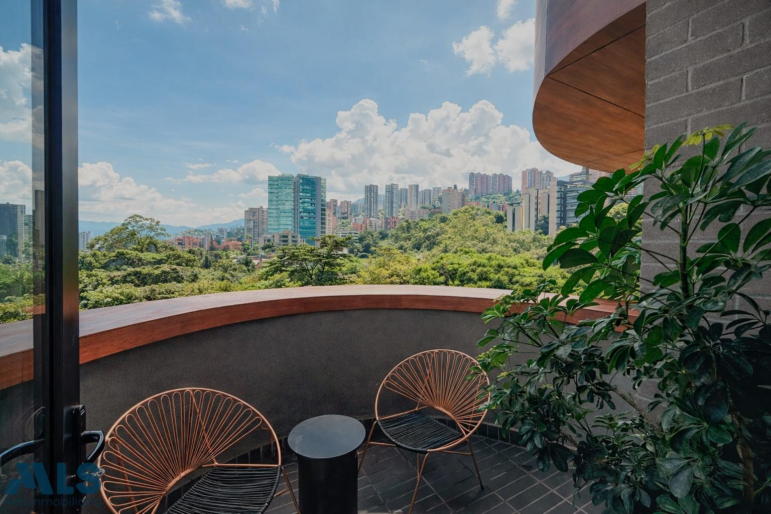 Hermosa suite hotelera en zona rosa de el Poblado medellin - manila