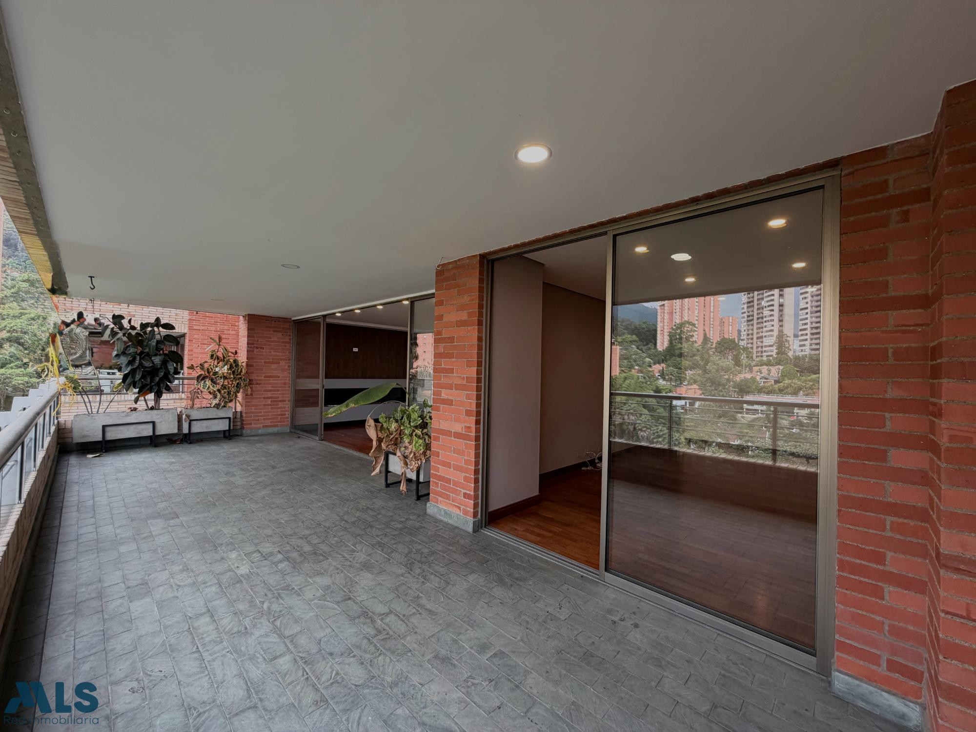 VENTA APARTAMENTO 243 M² EN LA CALERA, EL POBLADO | MEDELLIN medellin - la calera