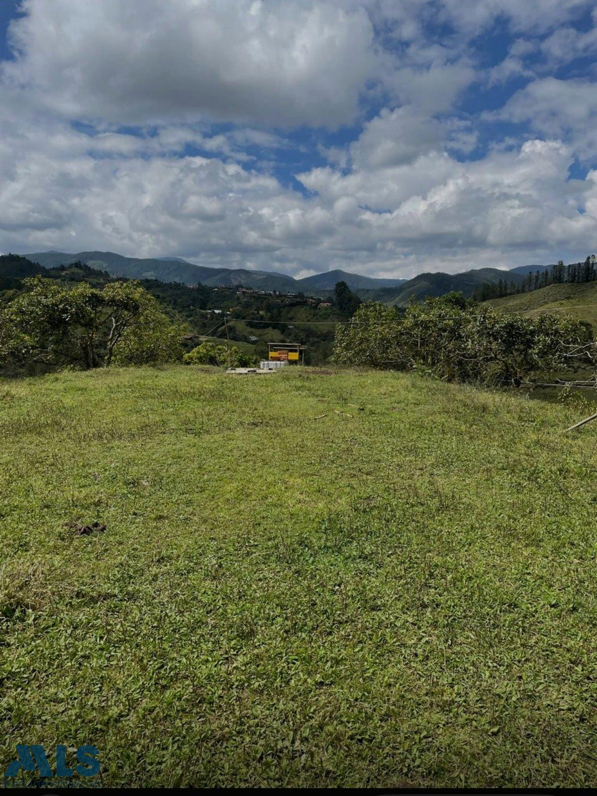 Hermoso lote a 5 minutos del parque del Retiro el-retiro - pantanillo