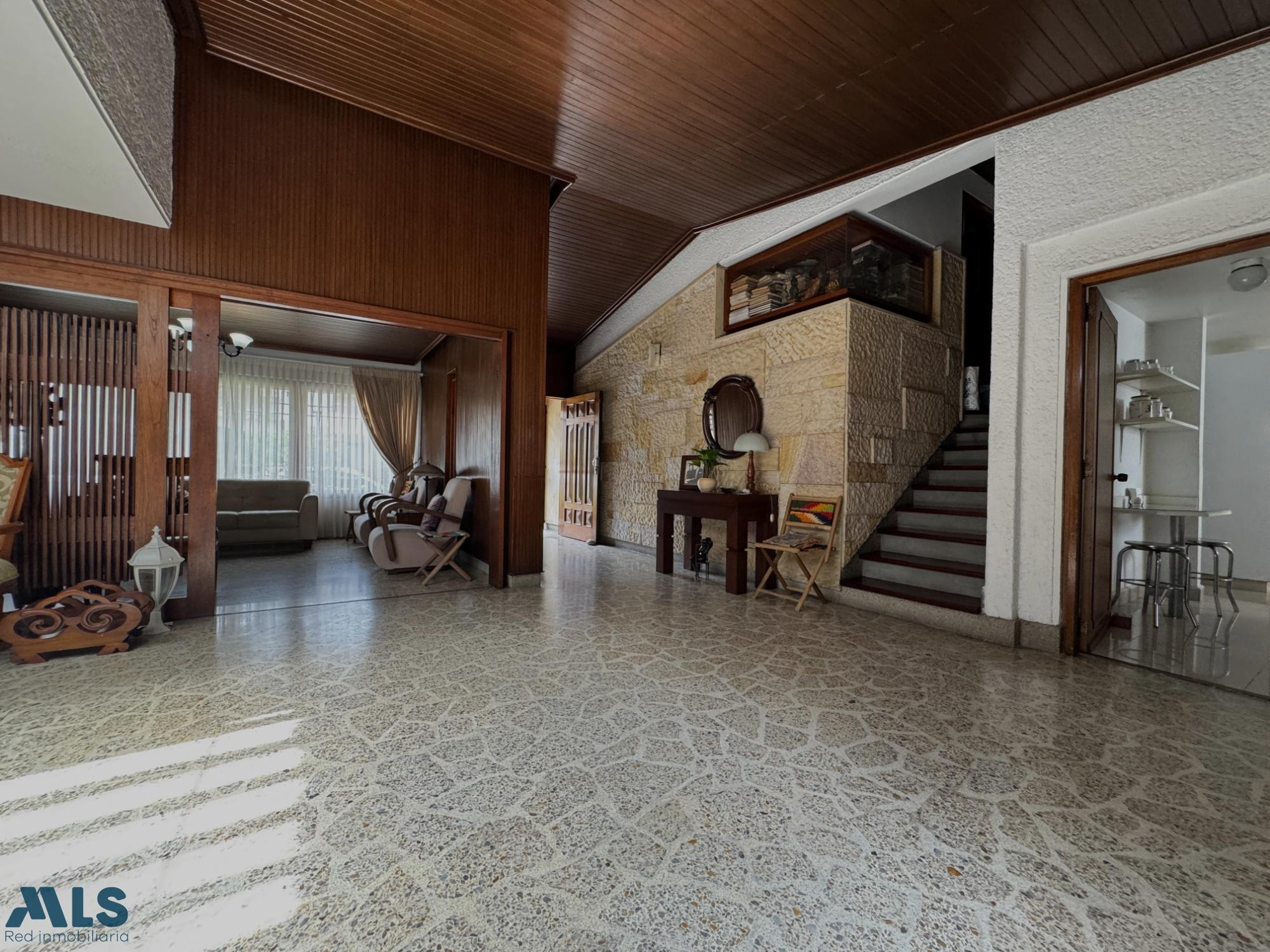 Casa Lote amplia y exclusiva en sector Estadio medellin - estadio