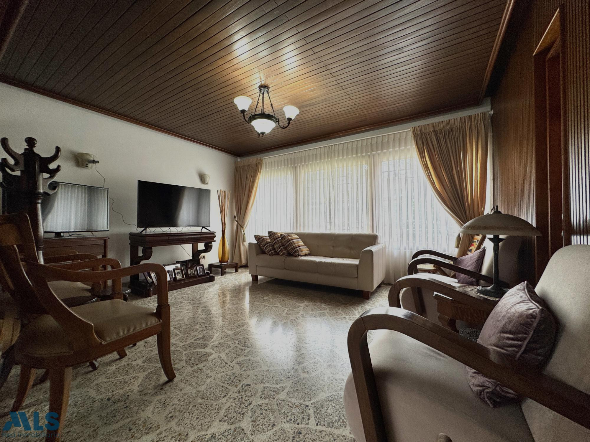 Casa Lote amplia y exclusiva en sector Estadio medellin - estadio