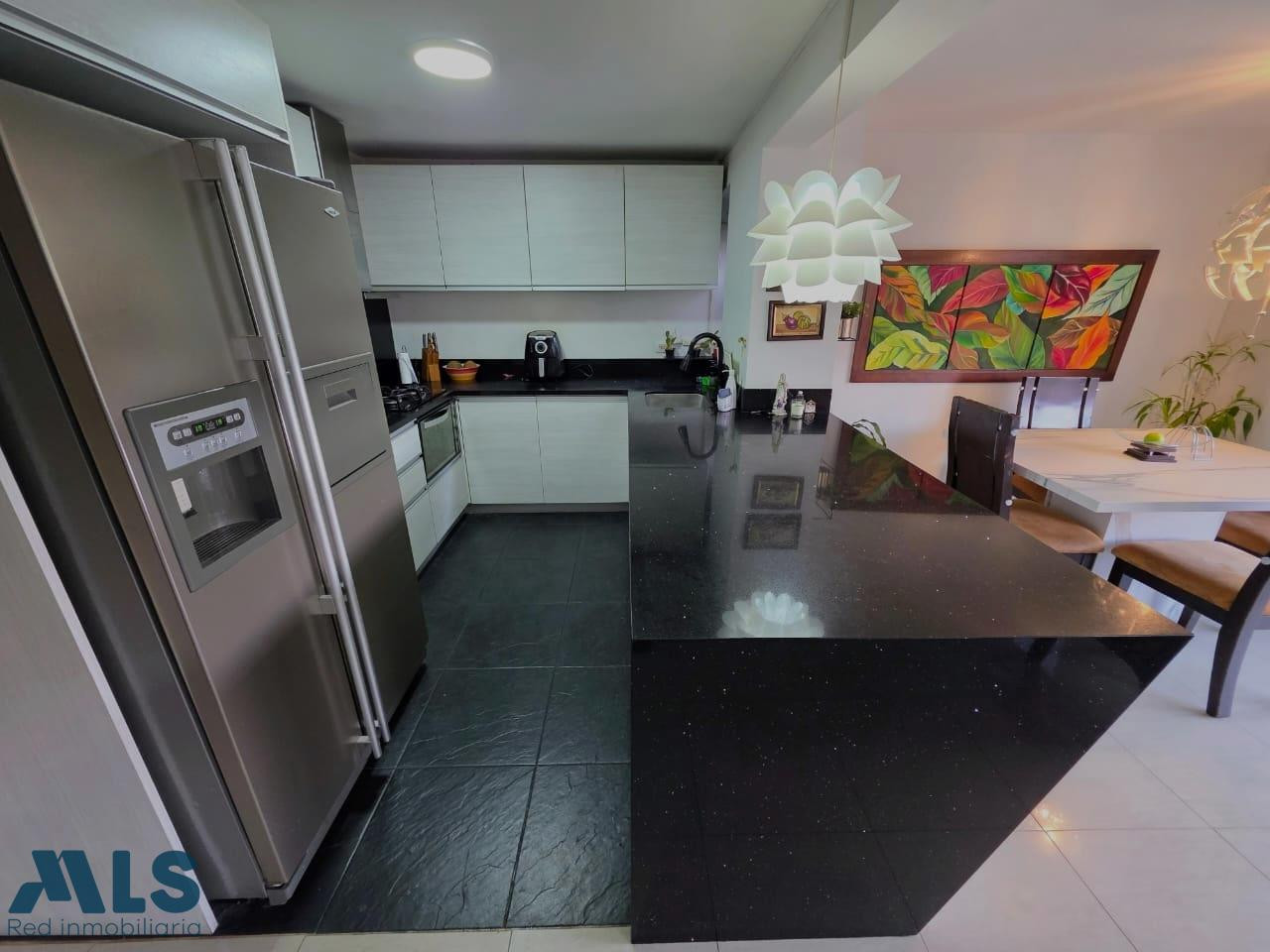 Apartamento amplio con excelente vista en Loma de los Bernal medellin - loma de los bernal