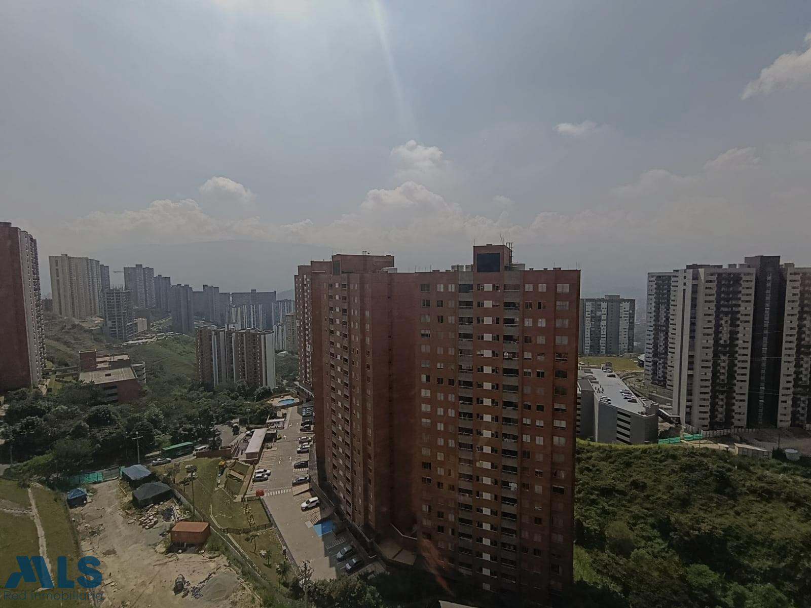 Apartamento en venta a 5 minutos de la Floresta medellin - calasanz