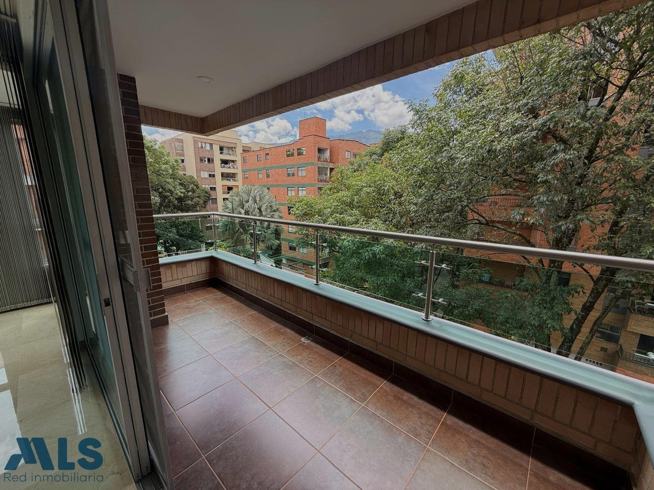 Elegancia, amplitud y tranquilidad en el corazón plano de Bosques de Zúñiga. envigado - bosques de zuniga