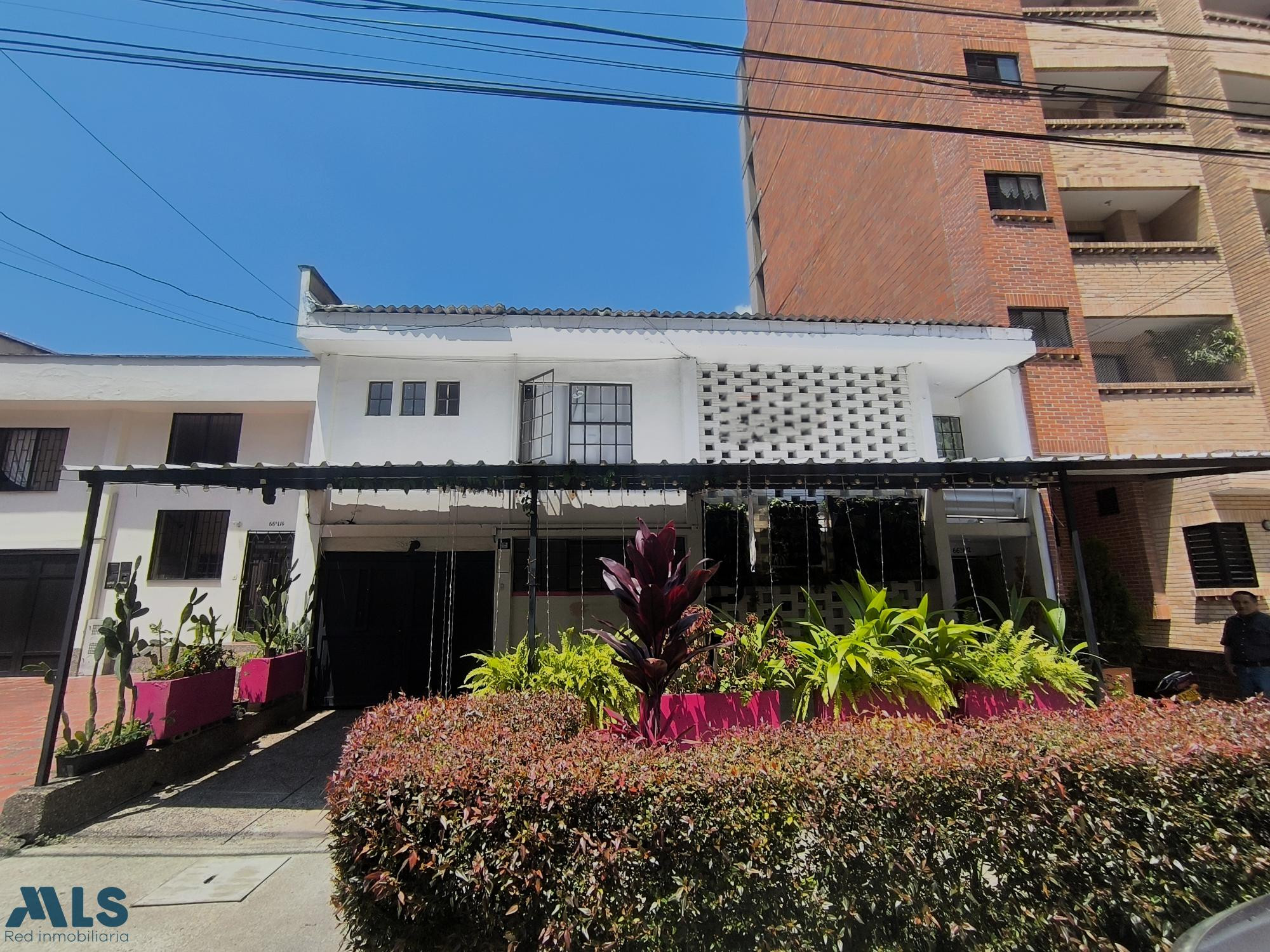 Potencial para construir en grande en Laureles medellin - san joaquin