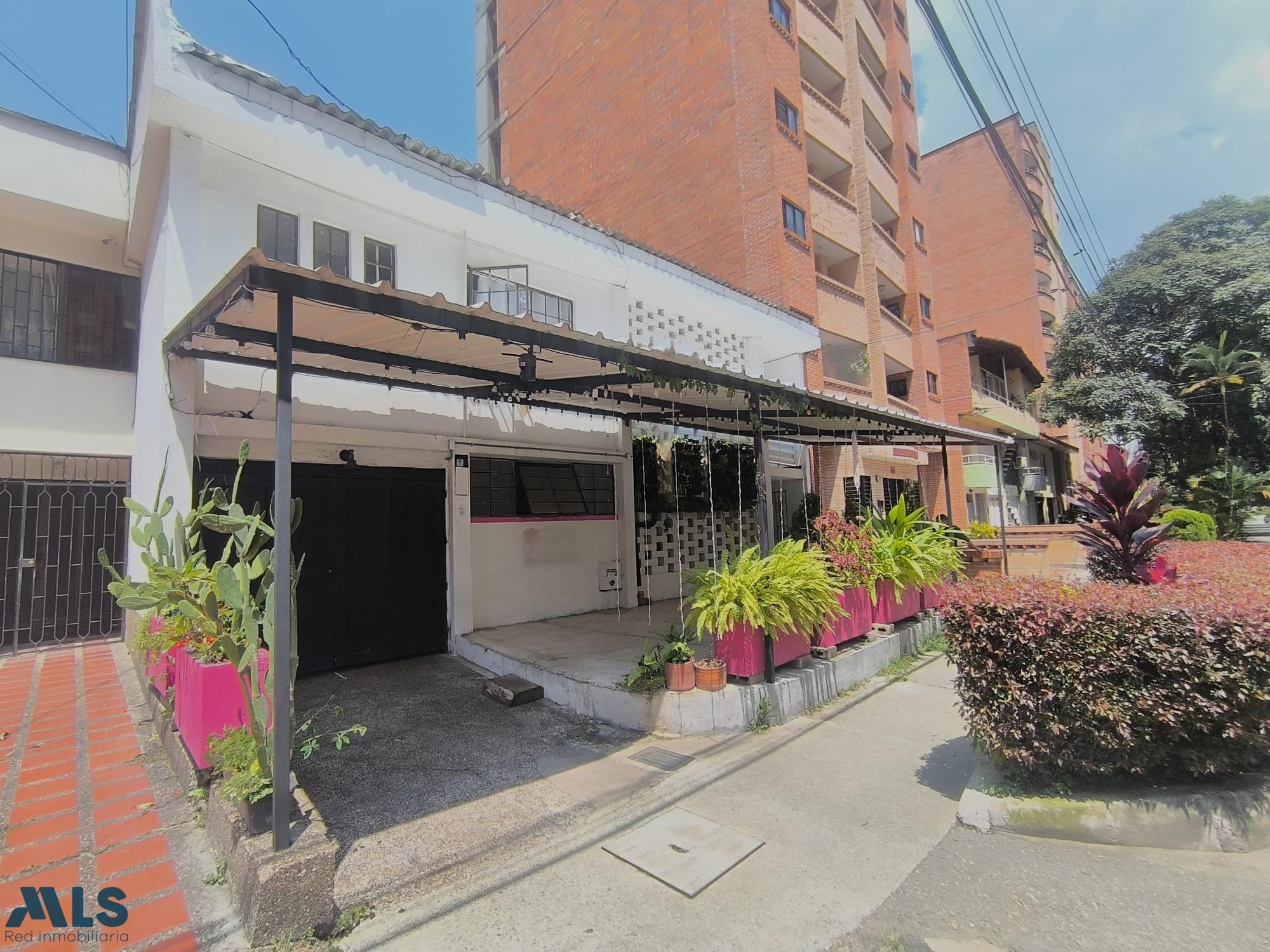 Potencial para construir en grande en Laureles medellin - san joaquin