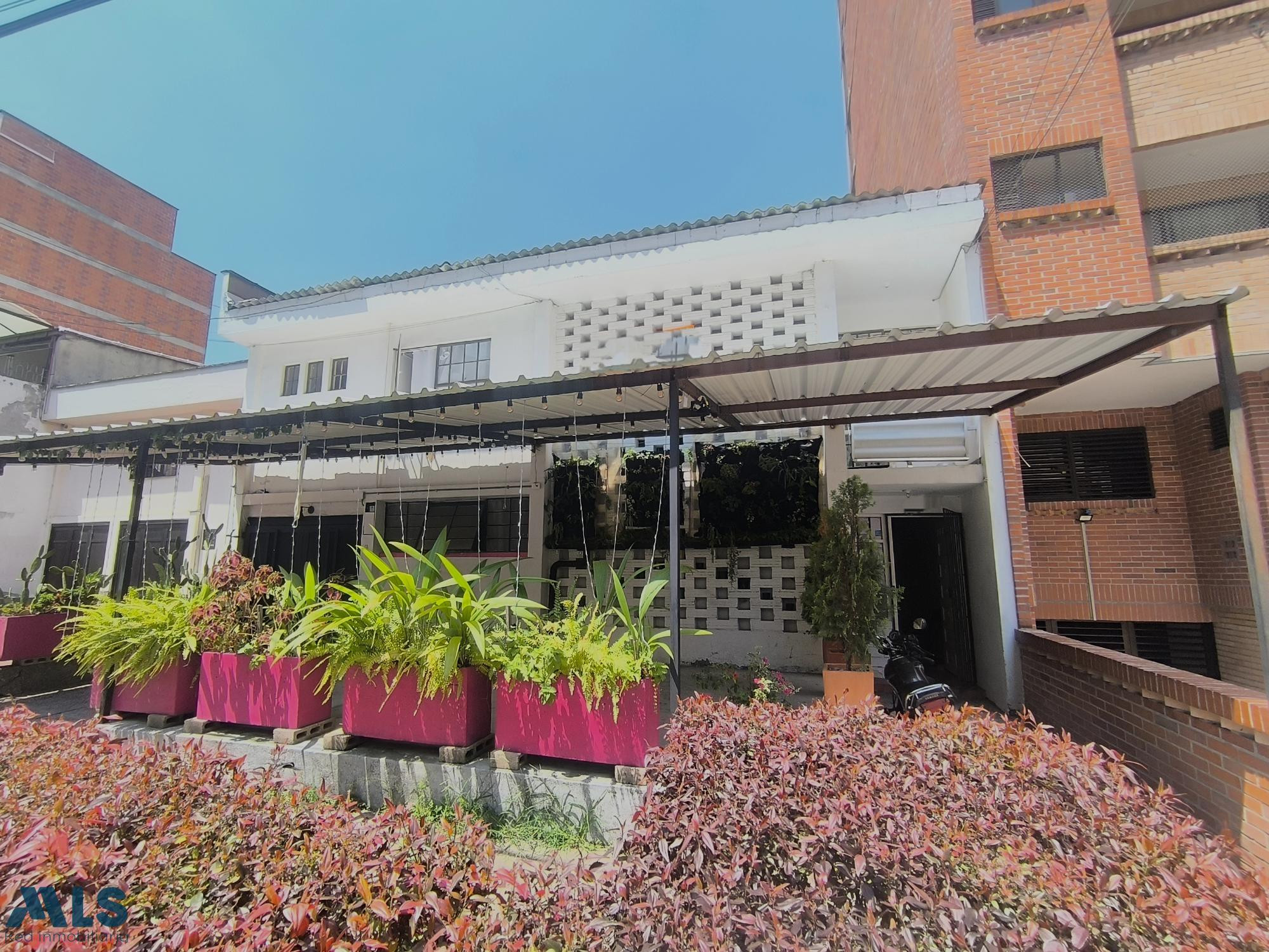 Potencial para construir en grande en Laureles medellin - san joaquin