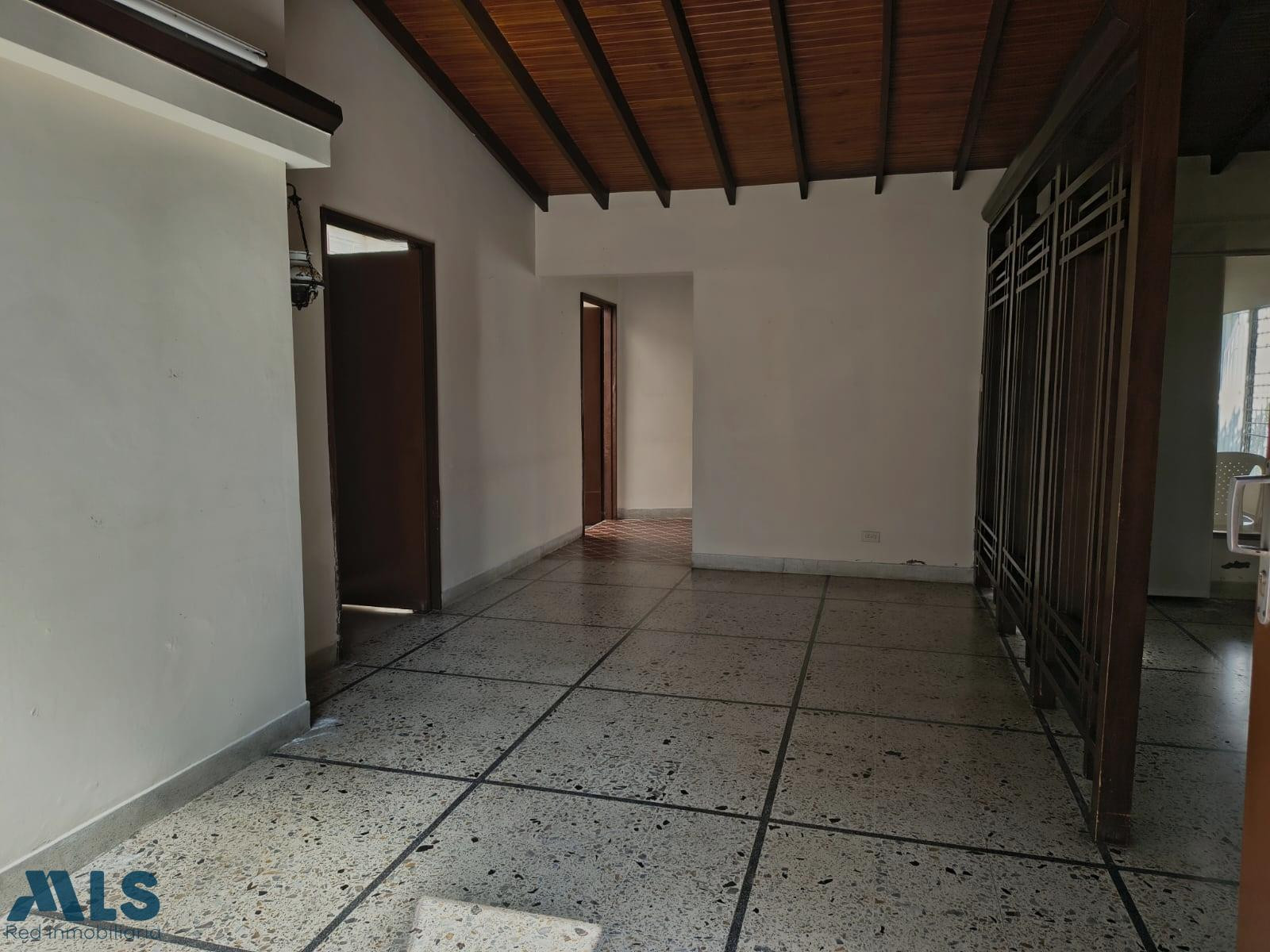 CASA EN VENTA EN LAURELES, SECTOR LAS ACACIAS medellin - las acacias