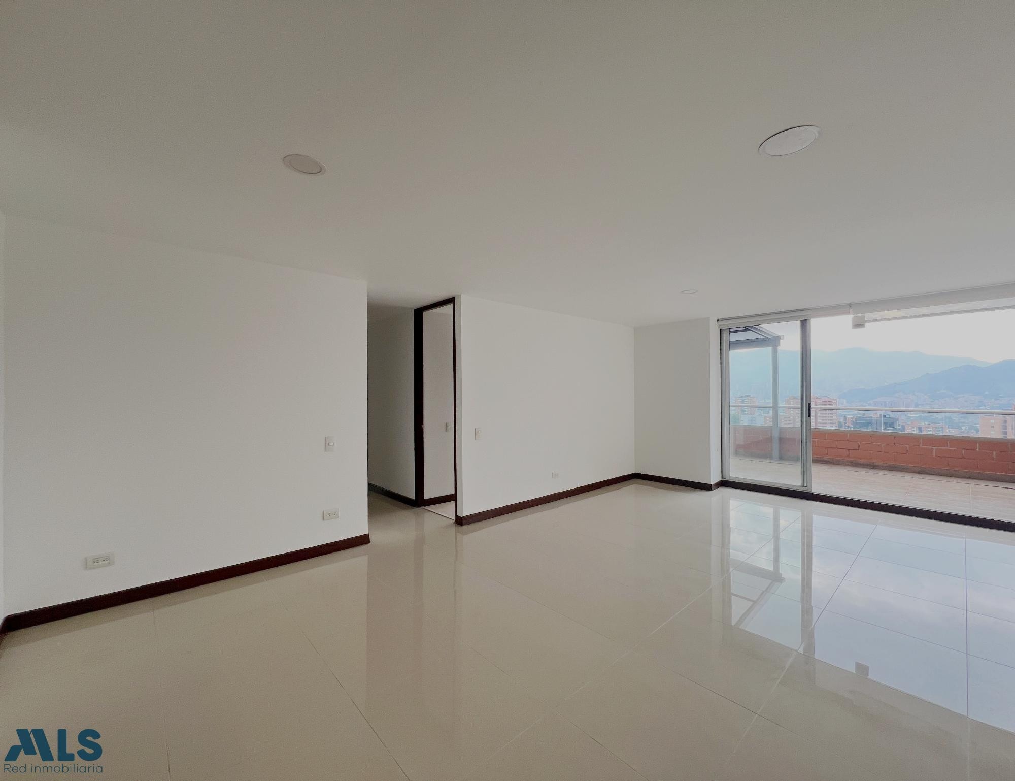 APARTAMENTO CON TERRAZA Y VISTA EN ENVIGADO TRANSVERSAL INTERMEDIA envigado - transversal intermedia