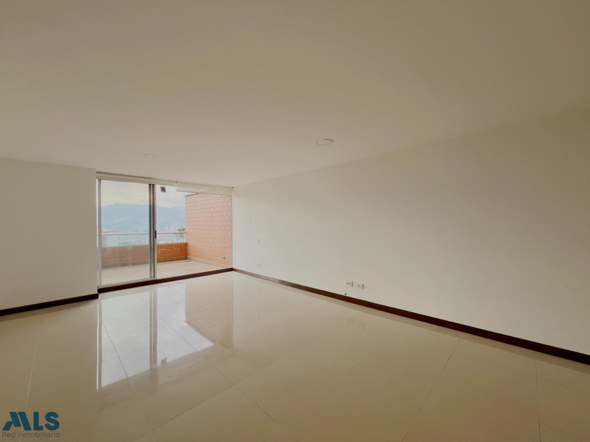 APARTAMENTO CON TERRAZA Y VISTA EN ENVIGADO TRANSVERSAL INTERMEDIA envigado - transversal intermedia