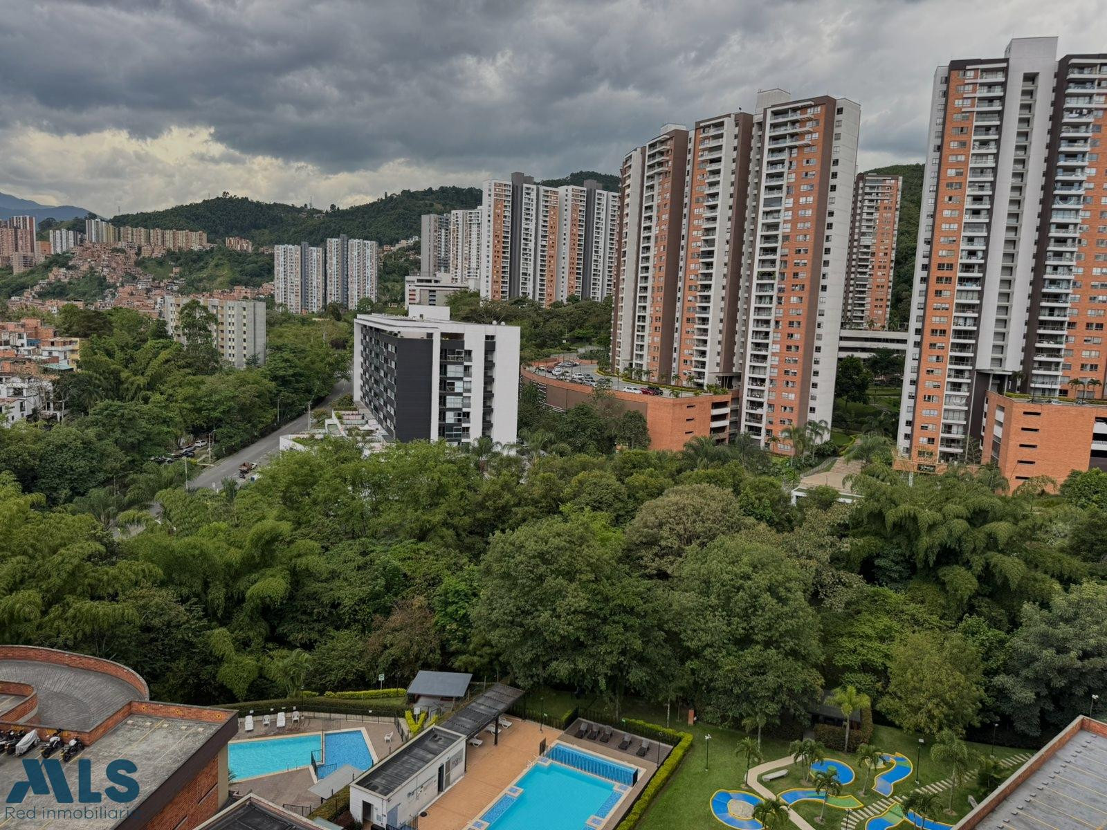 Amplio, bien ubicado y con una vista que enamora en los Bernal. medellin - loma de los bernal