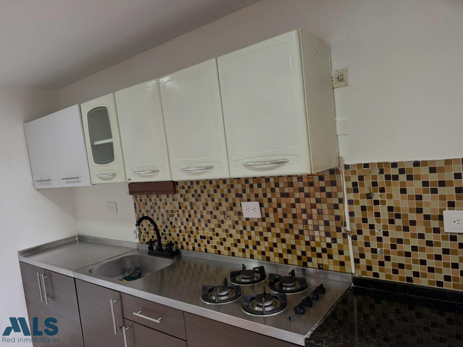 Amplio, bien ubicado y con una vista que enamora en los Bernal. medellin - loma de los bernal