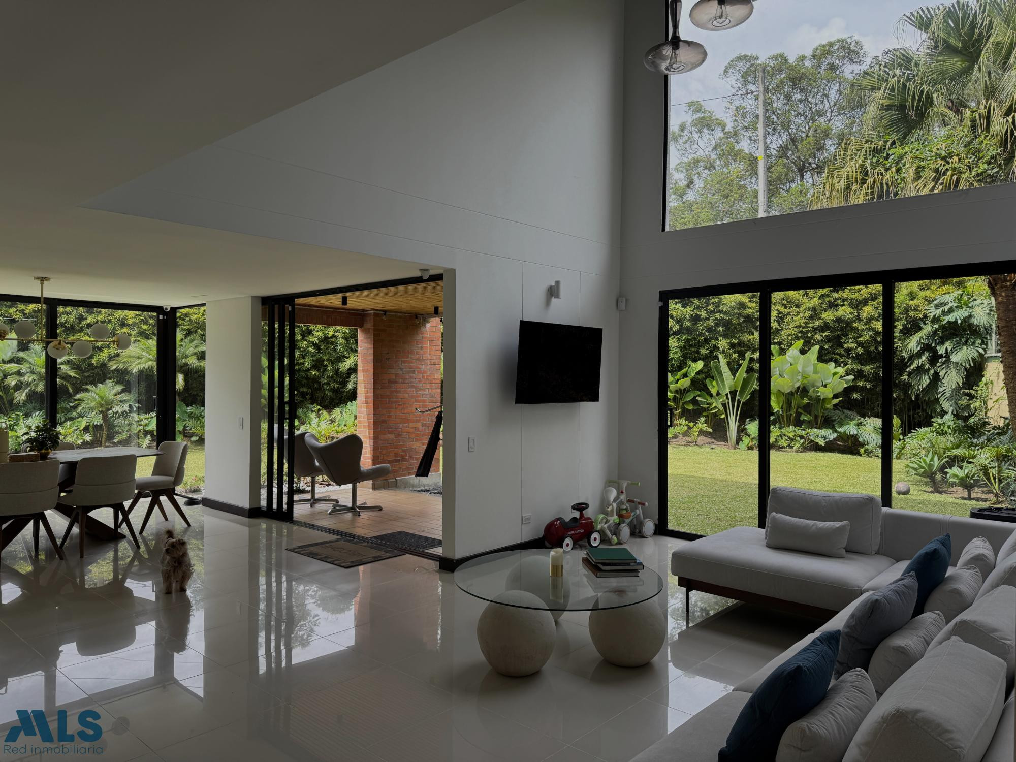 Doble altura, luz natural y un lote espectacular envigado - loma del escobero