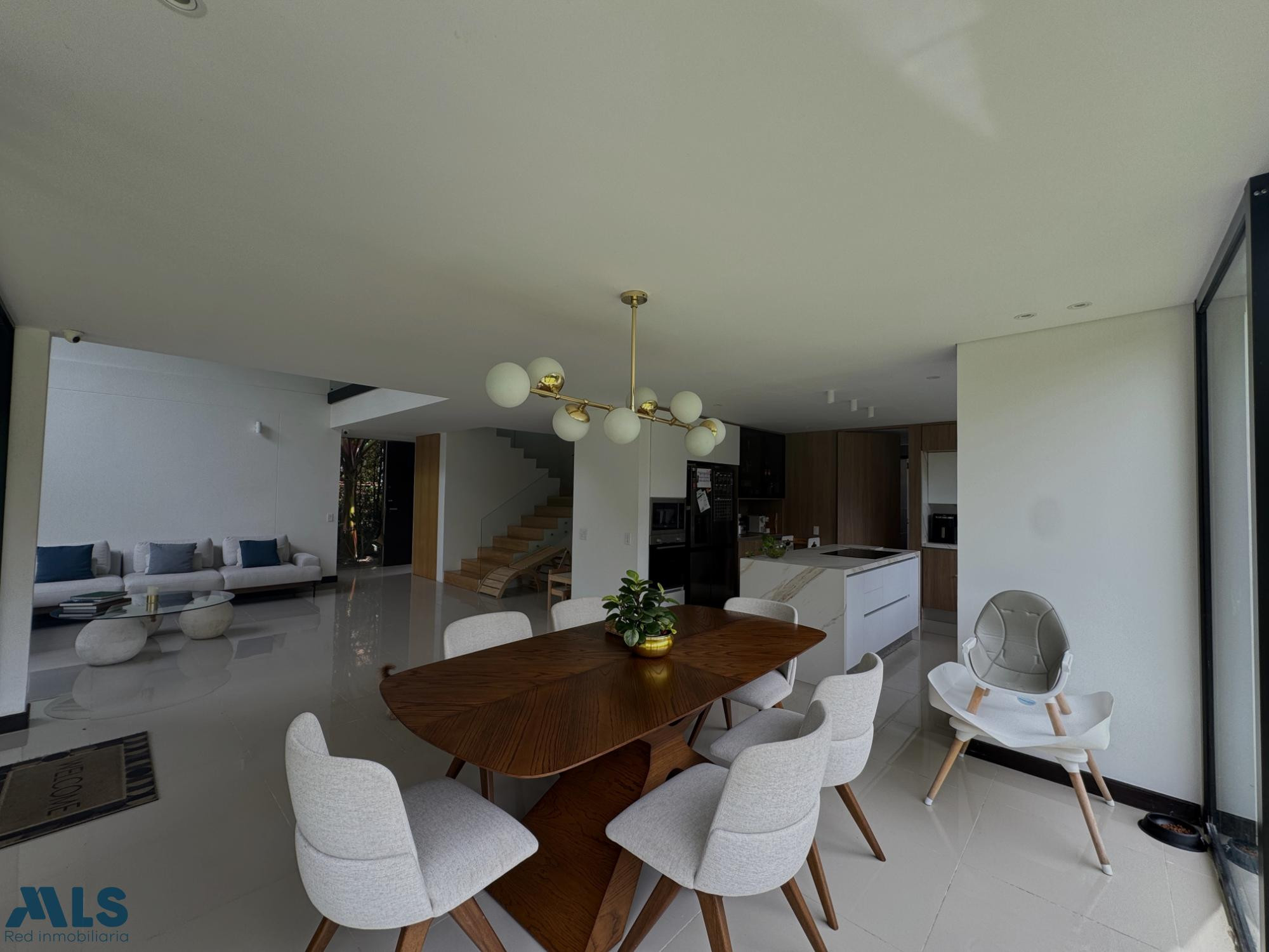 Doble altura, luz natural y un lote espectacular envigado - loma del escobero