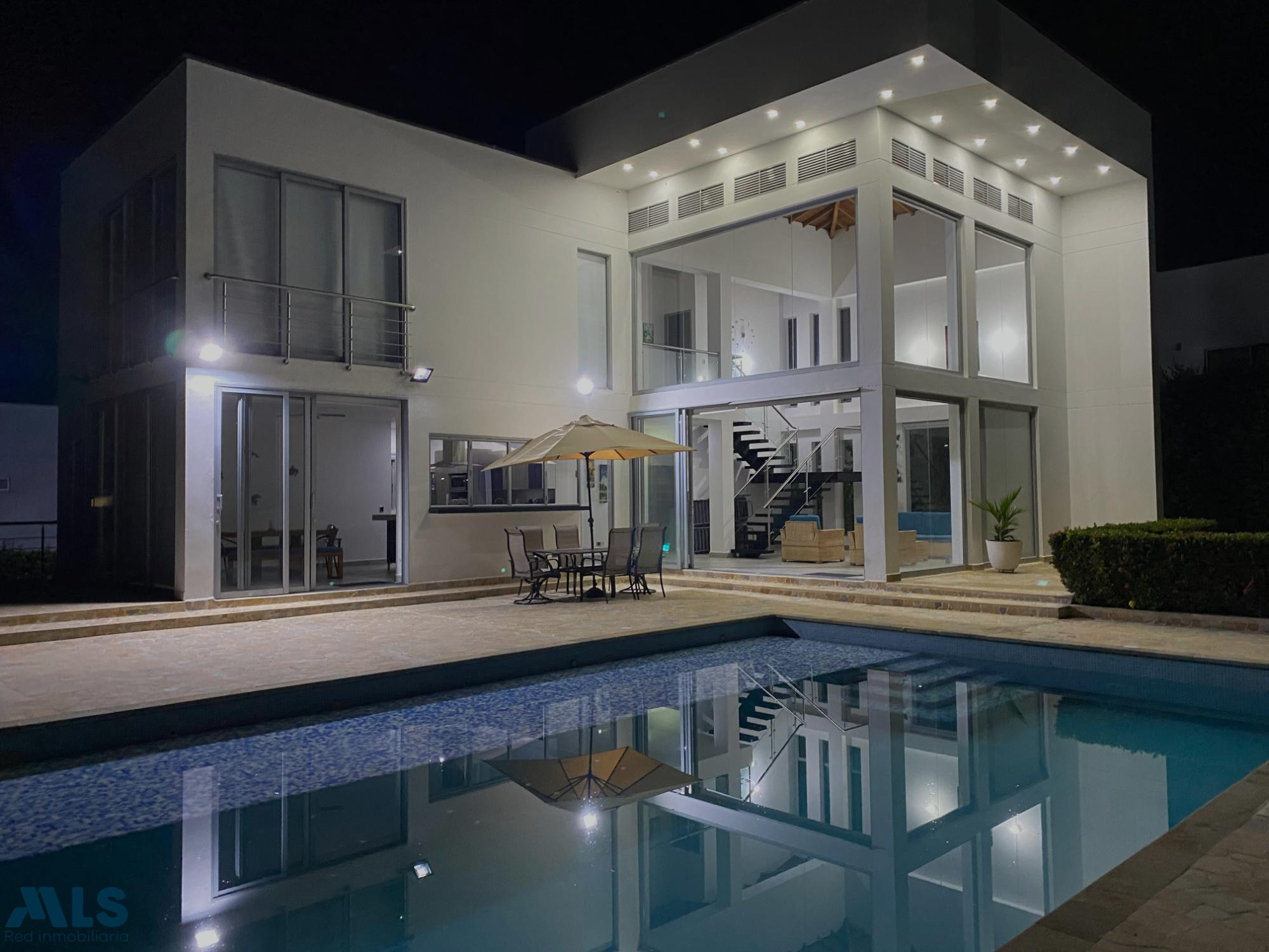 Espectacular casa campestre con Piscina. san-jeronimo - v llano aguirre