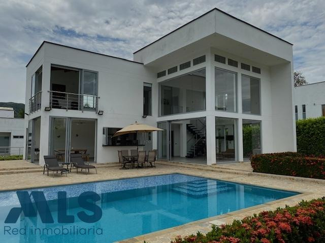 Espectacular casa campestre con Piscina. san-jeronimo - v llano aguirre