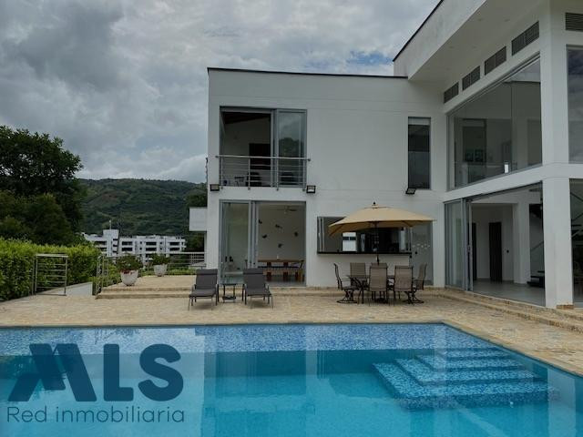 Espectacular casa campestre con Piscina. san-jeronimo - v llano aguirre