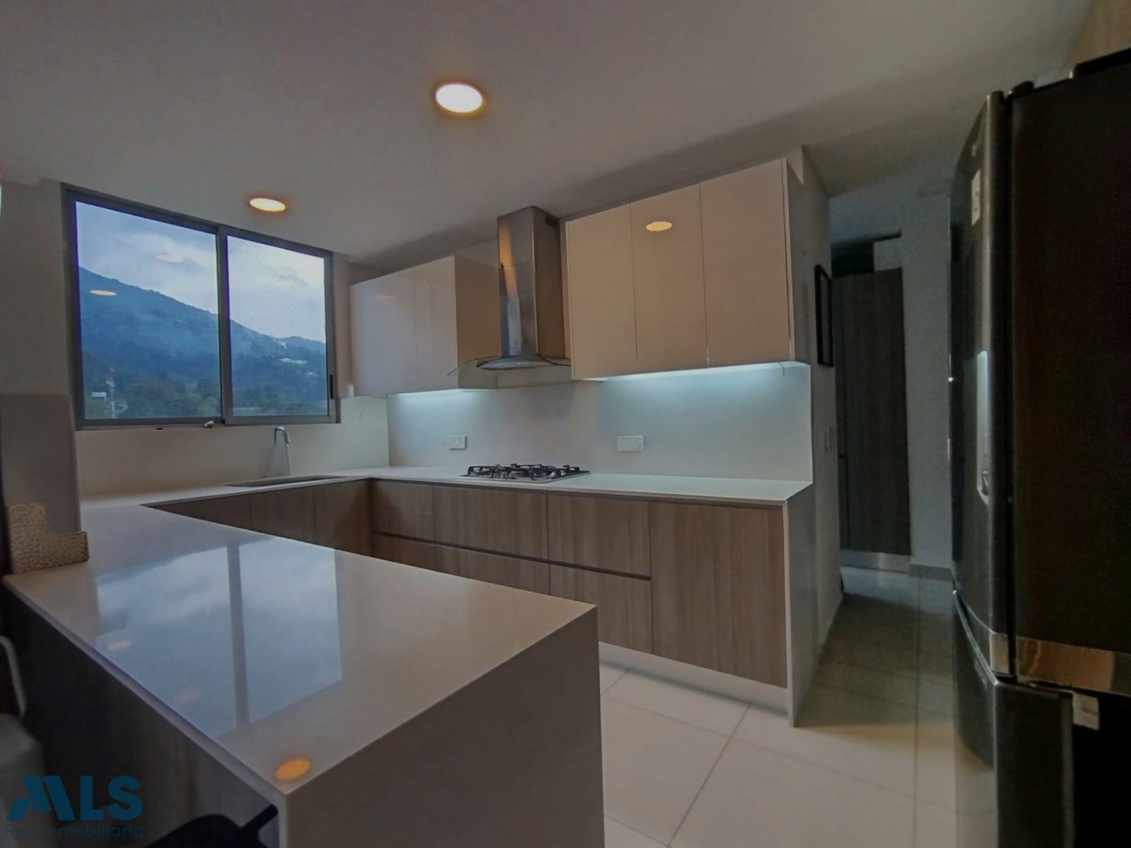 EXCLUSIVO APARTAMENTO EN VENTA EN LA COLA DEL ZORRO, POBLADO medellin - loma cola del zorro