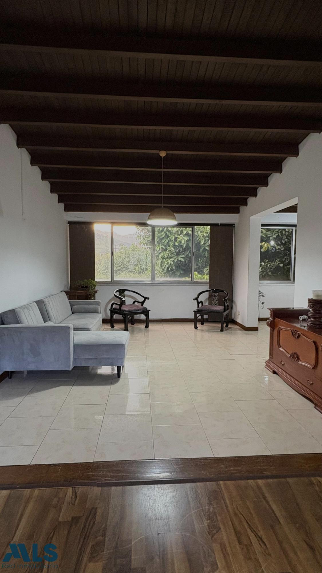 AMPLIO APARTAMENTO UBICADO CERCA A TODO medellin - aguacatala