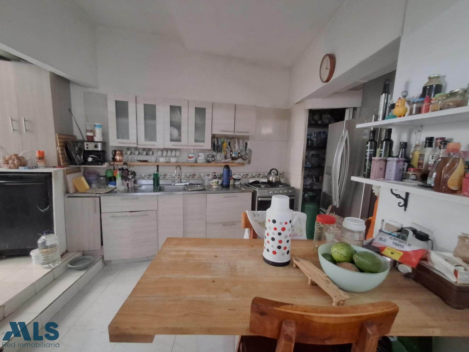 Super buen apartamento para remodelar medellin - laureles