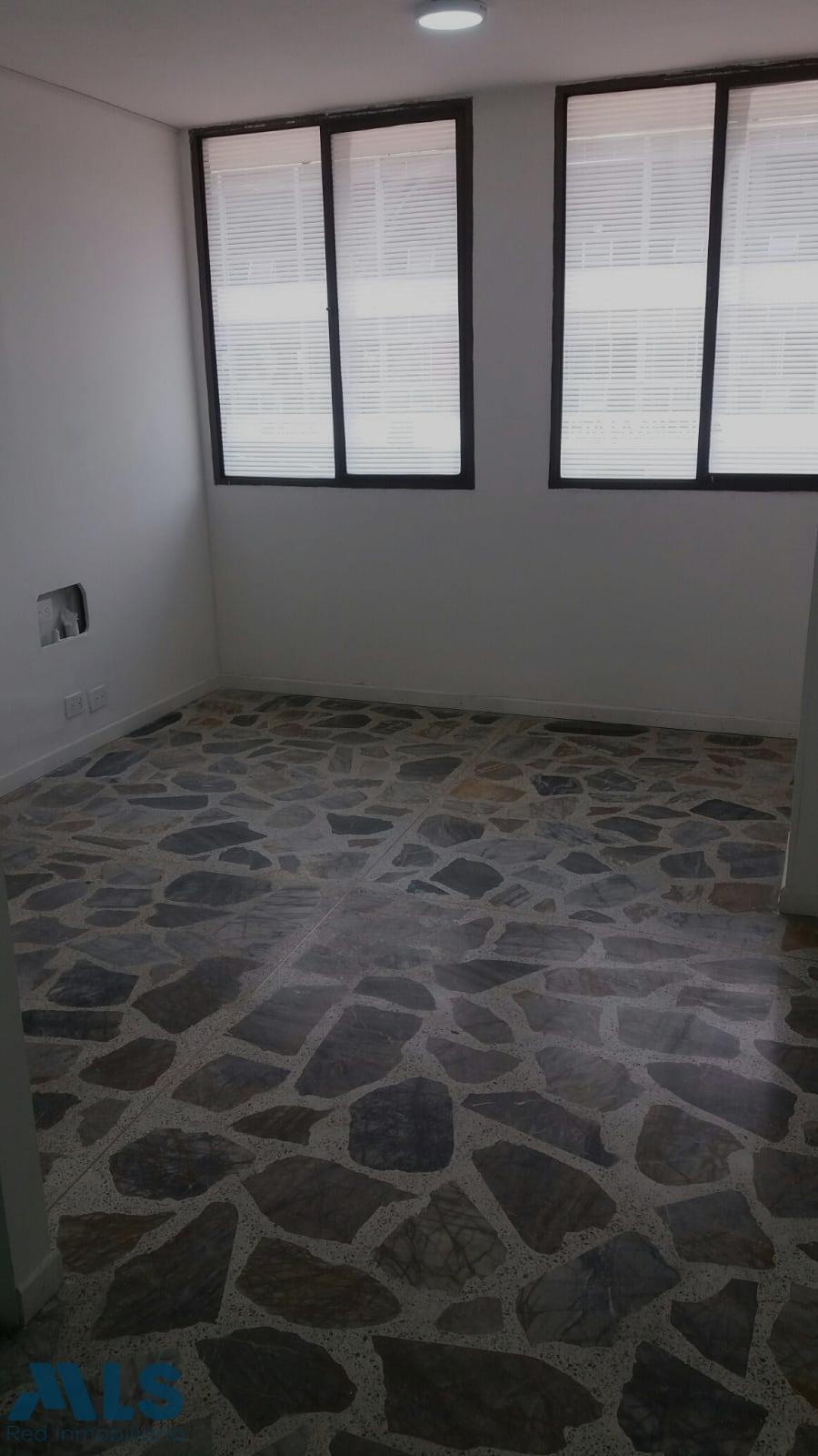 Super buen inmueble se le puede dar varios usos es comercial medellin - la america