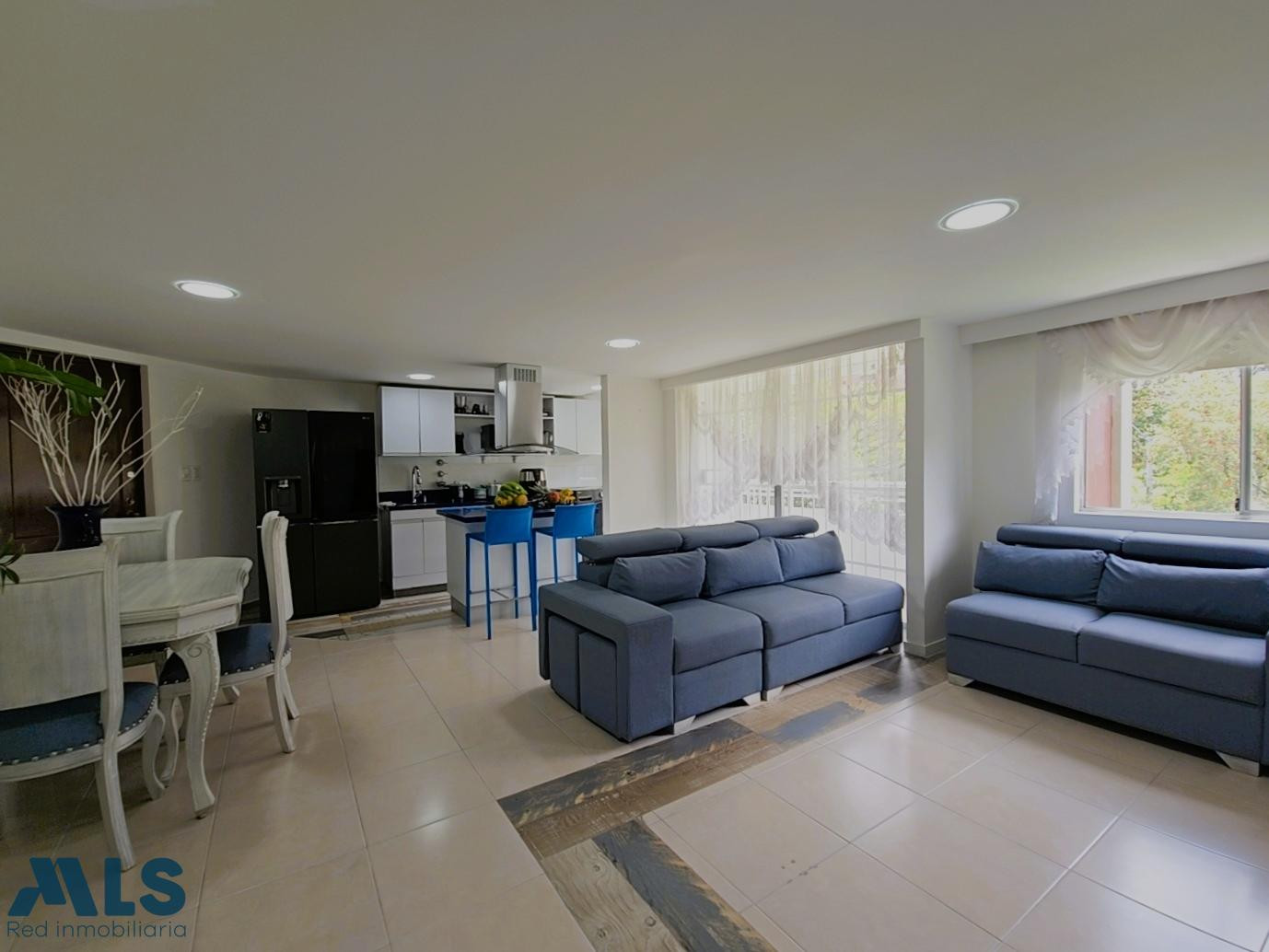 VENTA ILUMINADO APARTAMENTO LOS COLORES 82 MTS medellin - los colores