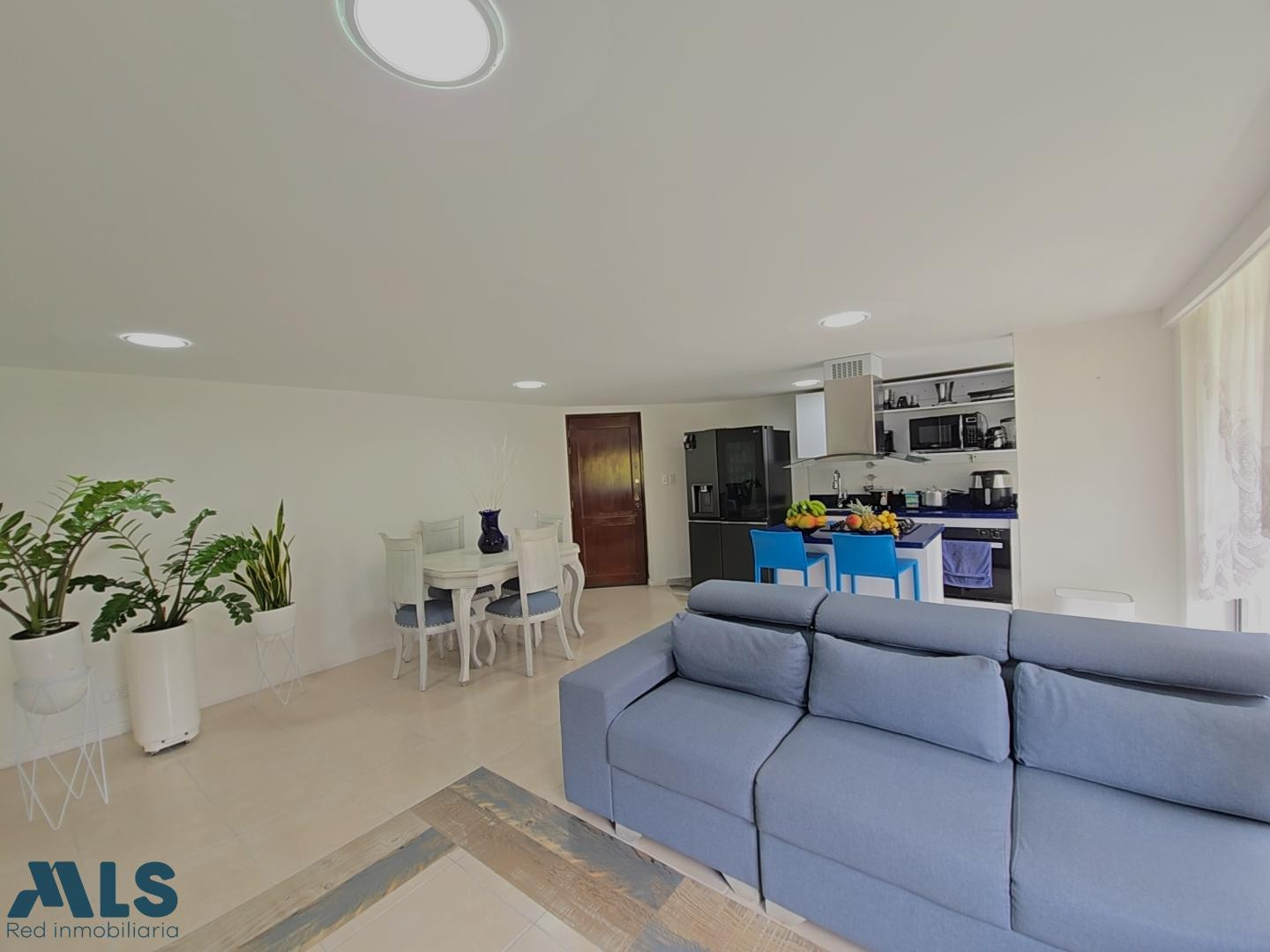 VENTA ILUMINADO APARTAMENTO LOS COLORES 82 MTS medellin - los colores