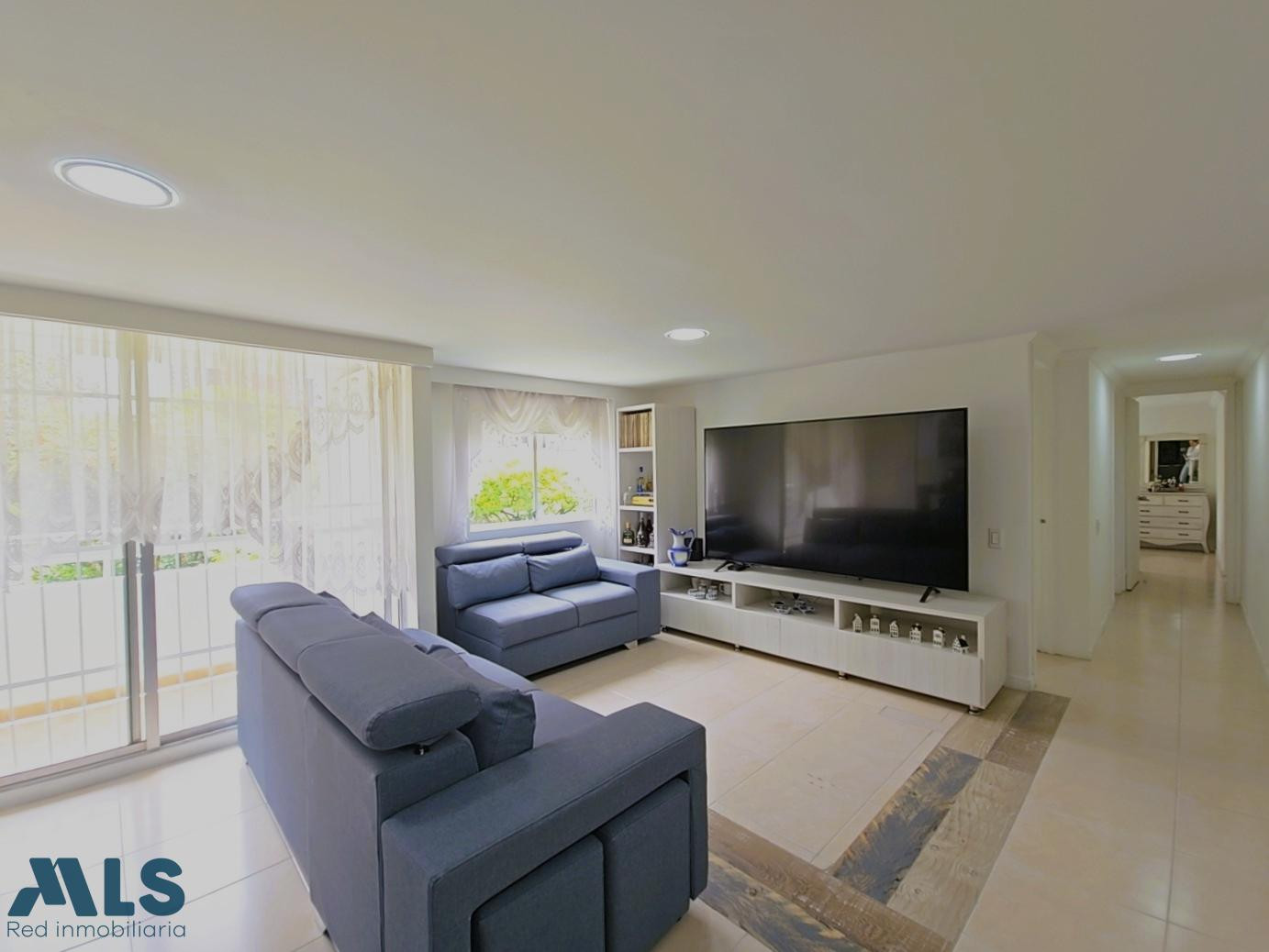 VENTA ILUMINADO APARTAMENTO LOS COLORES 82 MTS medellin - los colores