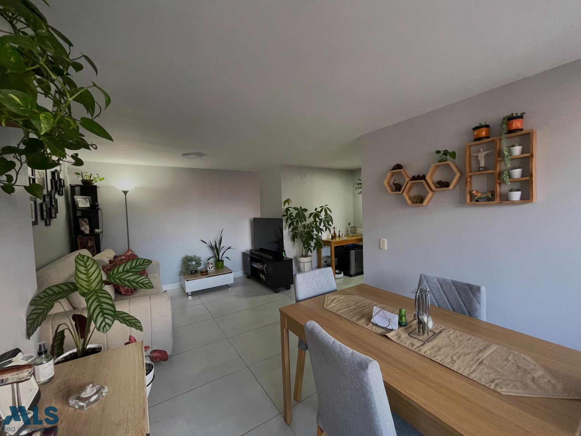 APARTAMENTO CON VISTA ESTUPENDA EN LOMA DE LOS BERNAL medellin - loma de los bernal