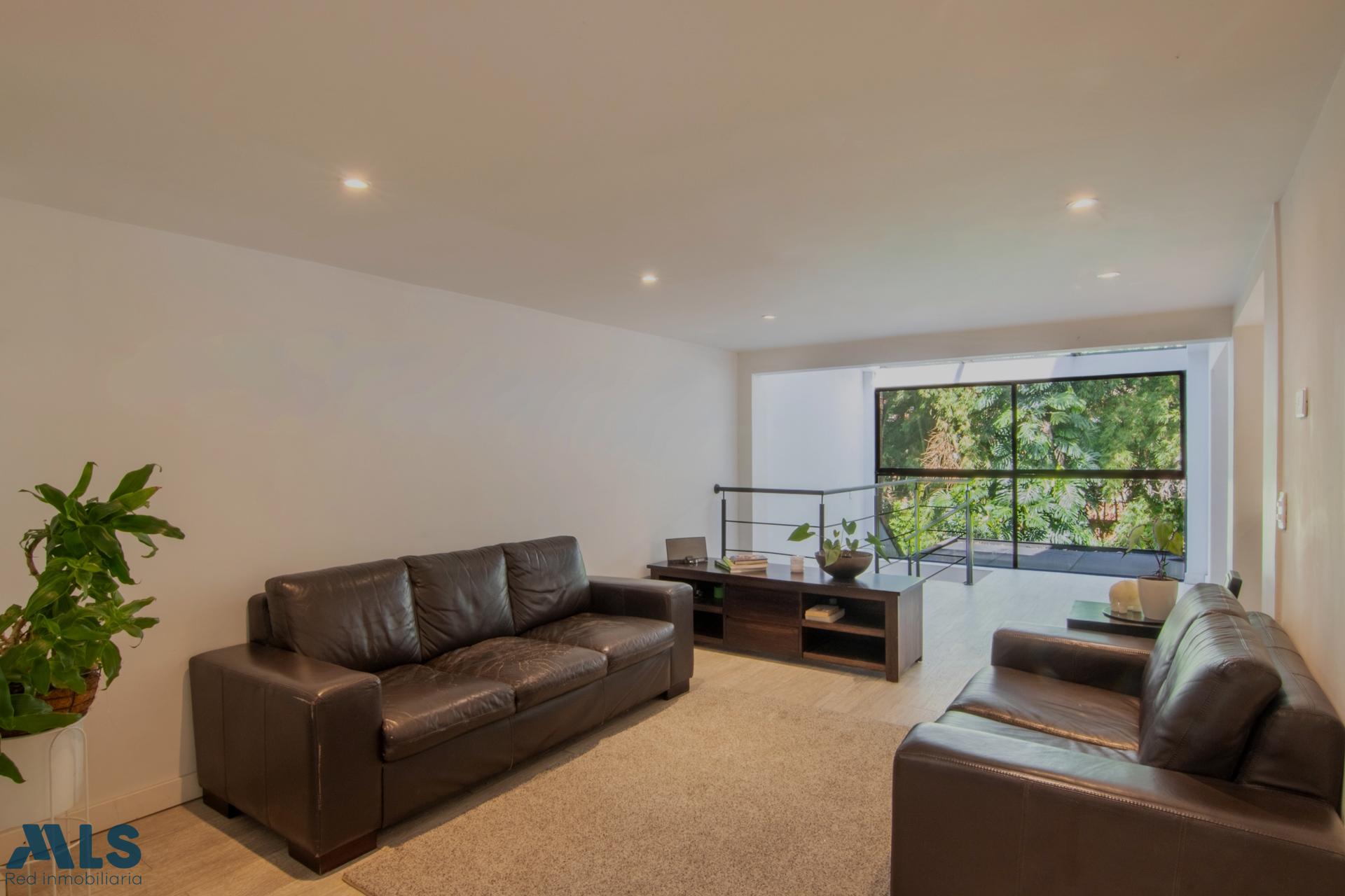 Hermosa casa remodelada de 3 niveles envigado - transversal intermedia