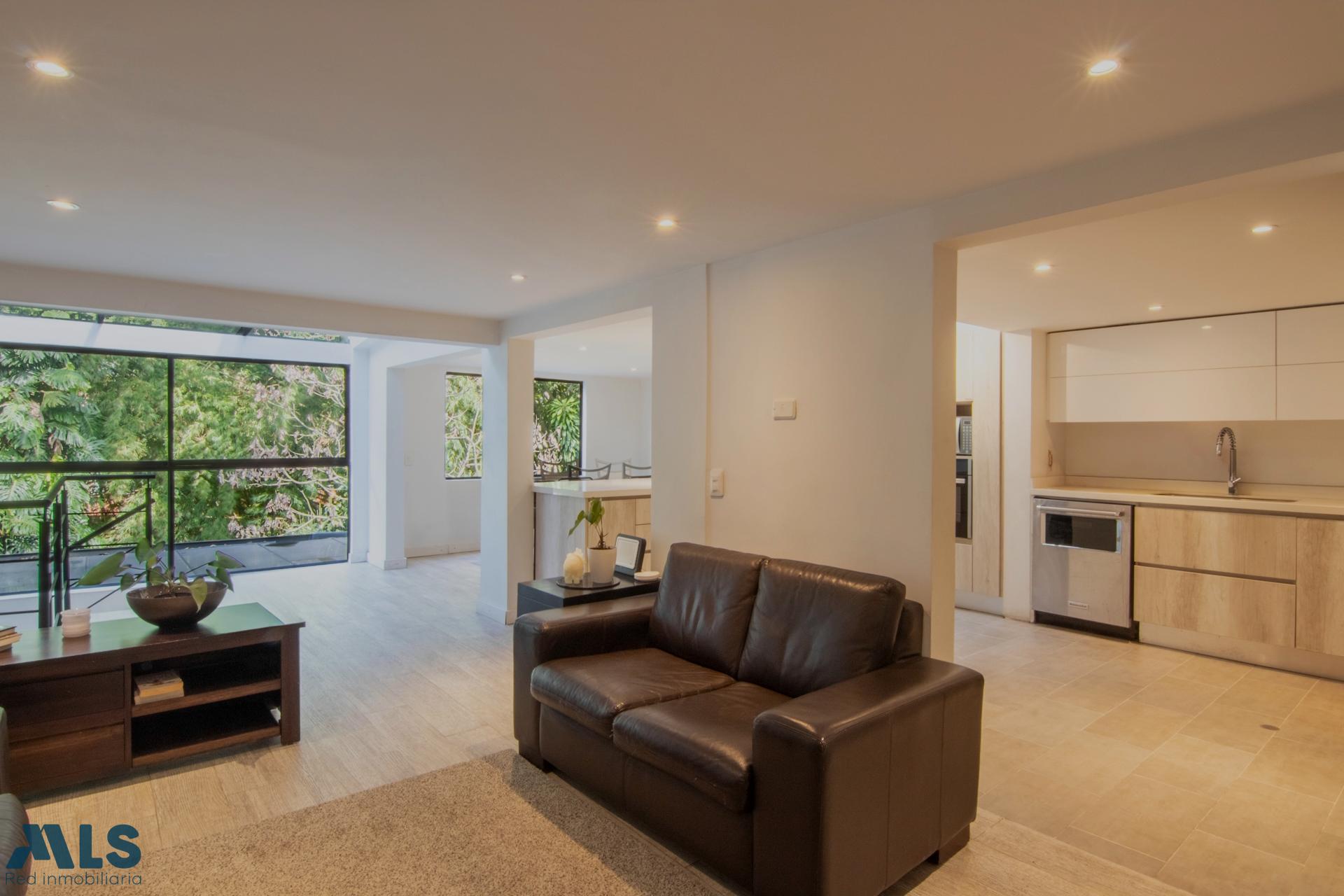 Hermosa casa remodelada de 3 niveles envigado - transversal intermedia